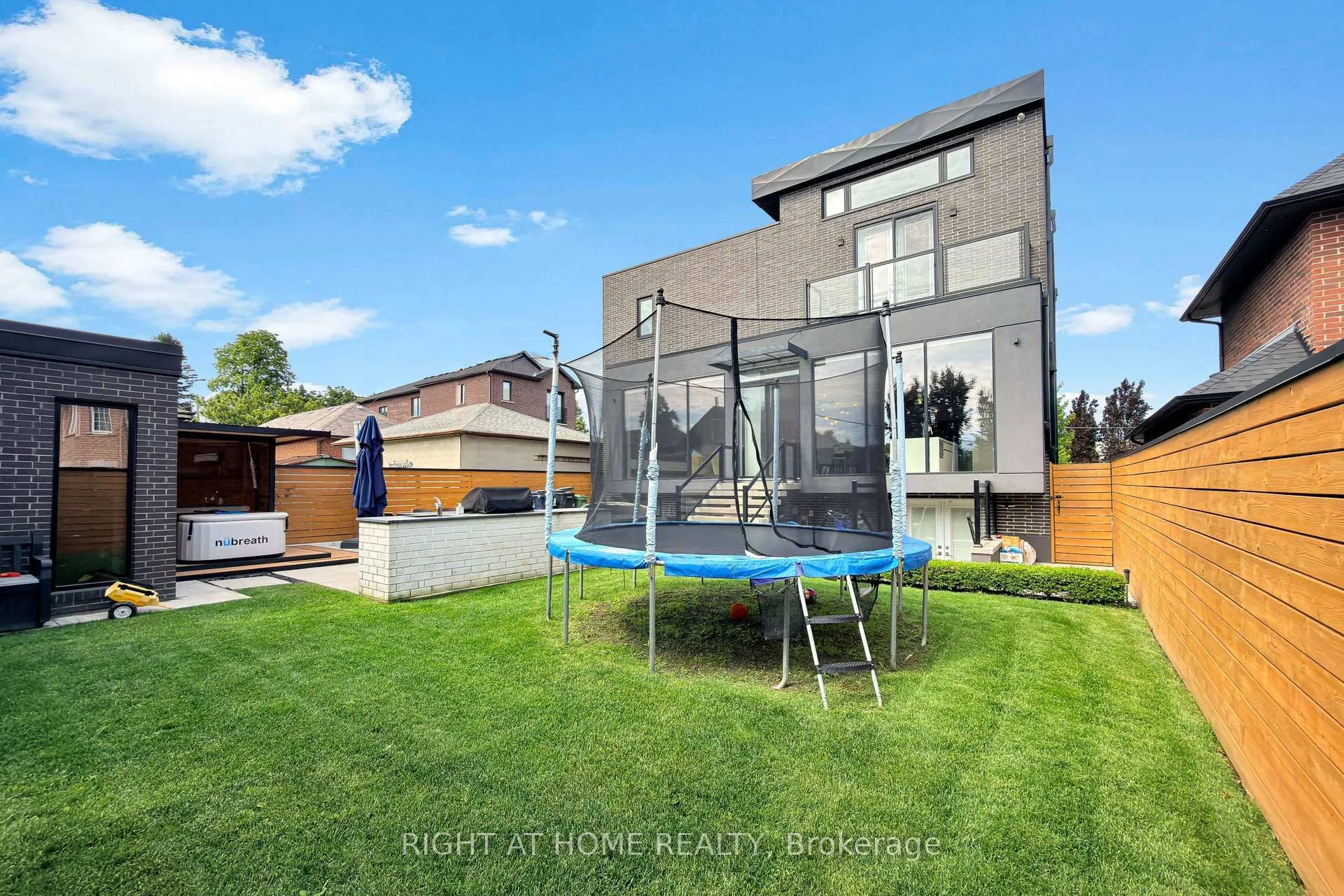 Photo 49 of 2931 Lansdowne Avenue, North York, Yorkdale-Glen Park — HOMEH