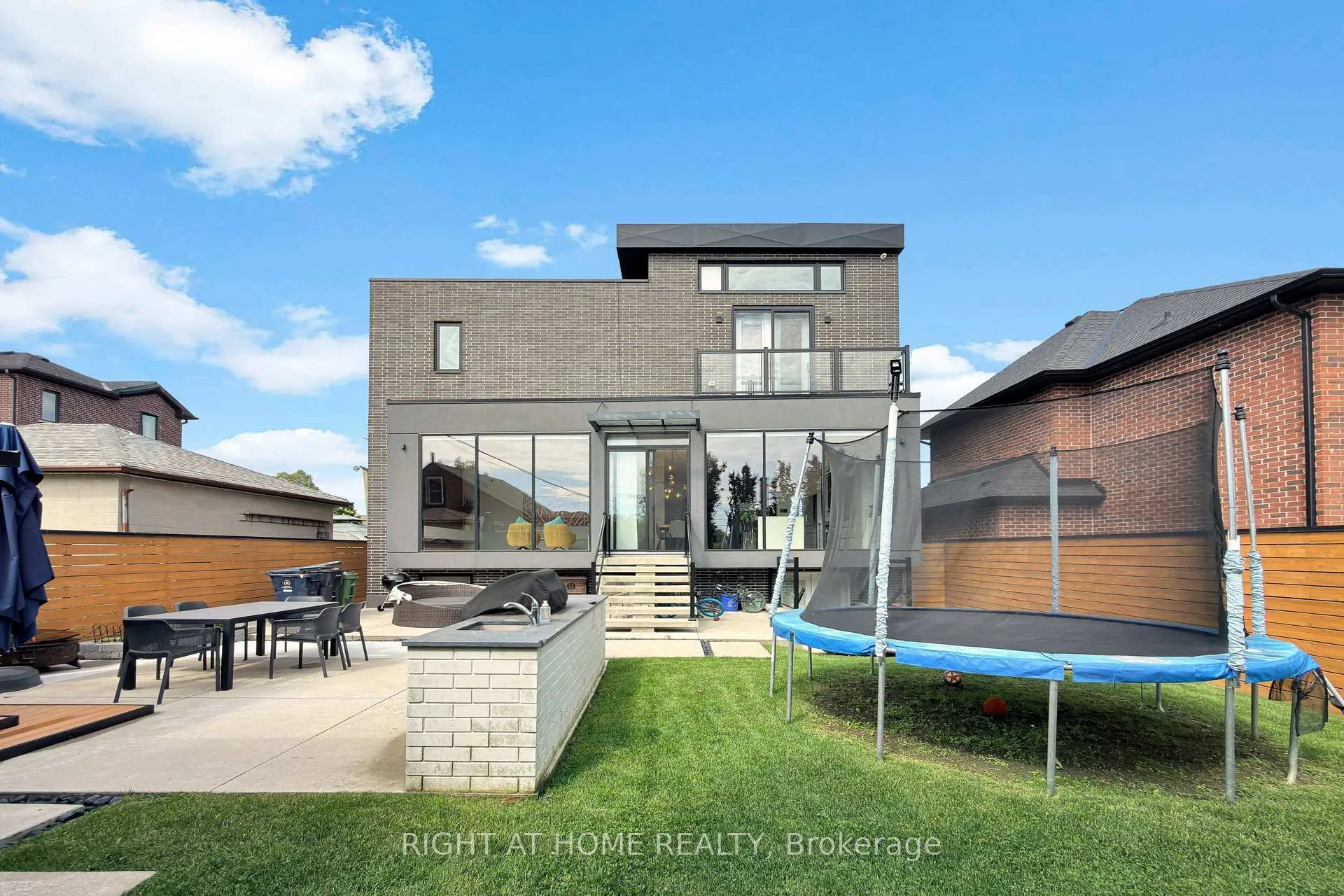 Photo 50 of 2931 Lansdowne Avenue, North York, Yorkdale-Glen Park — HOMEH