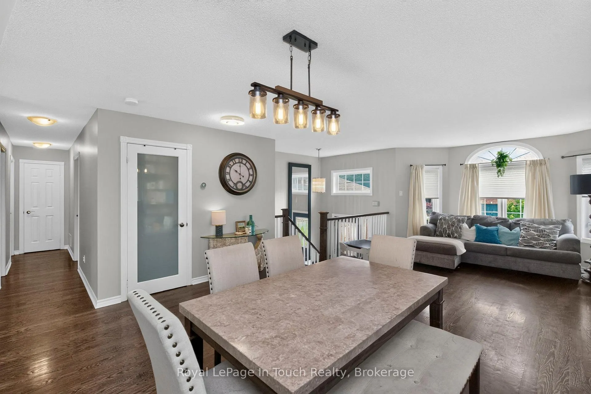 Photo 6 of 101 Crompton Drive, Barrie, Little Lake — HOMEH