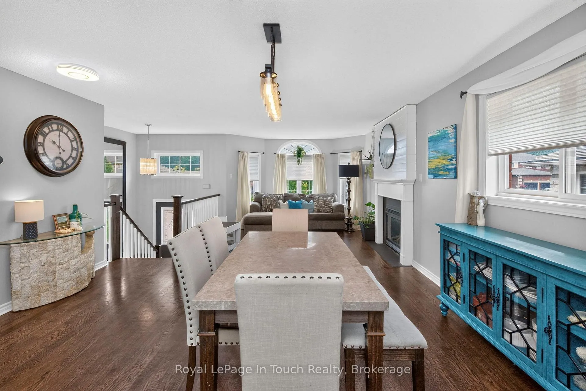 Photo 7 of 101 Crompton Drive, Barrie, Little Lake — HOMEH