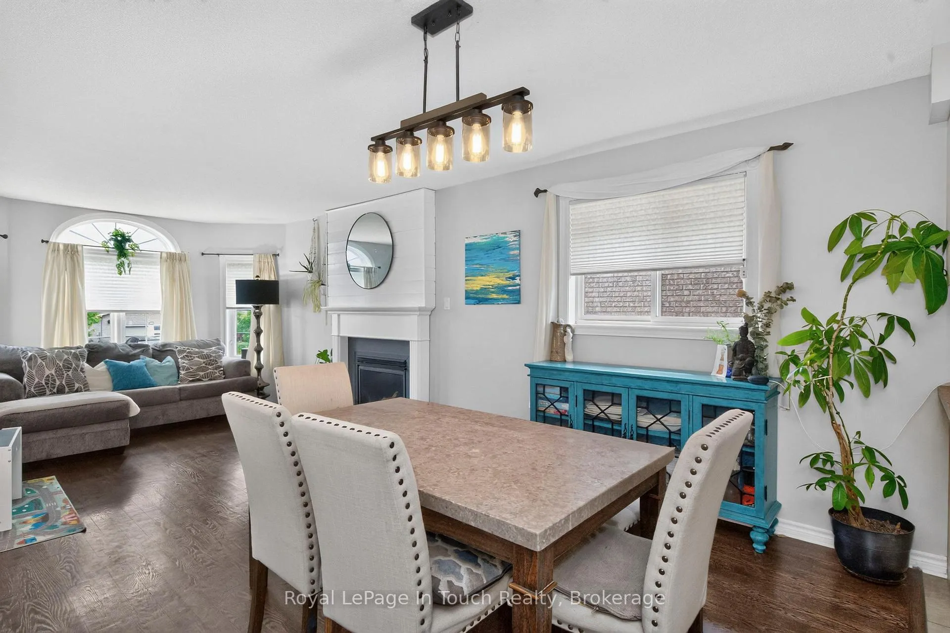 Photo 8 of 101 Crompton Drive, Barrie, Little Lake — HOMEH