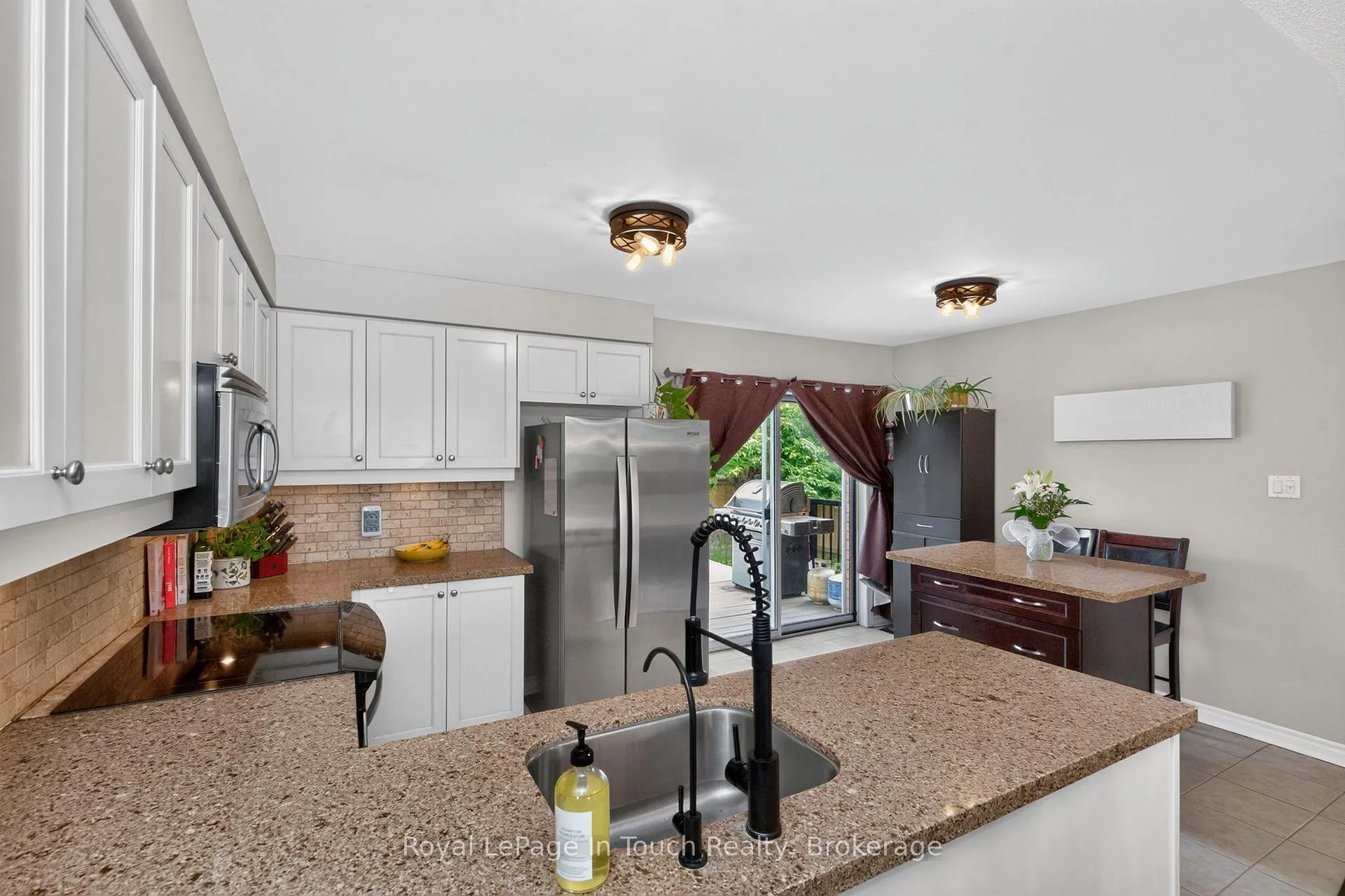 Photo 14 of 101 Crompton Drive, Barrie, Little Lake — HOMEH
