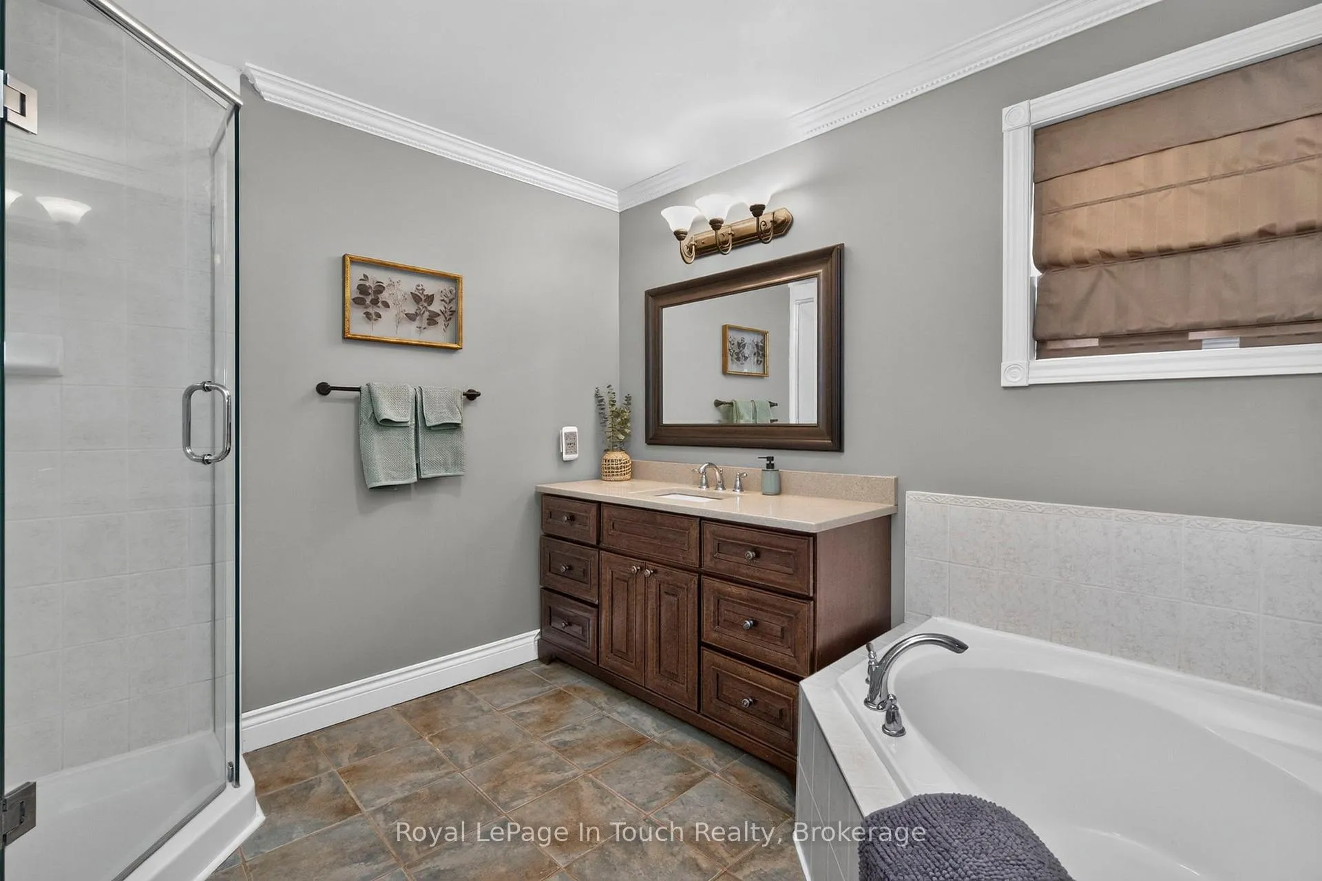 Photo 15 of 101 Crompton Drive, Barrie, Little Lake — HOMEH