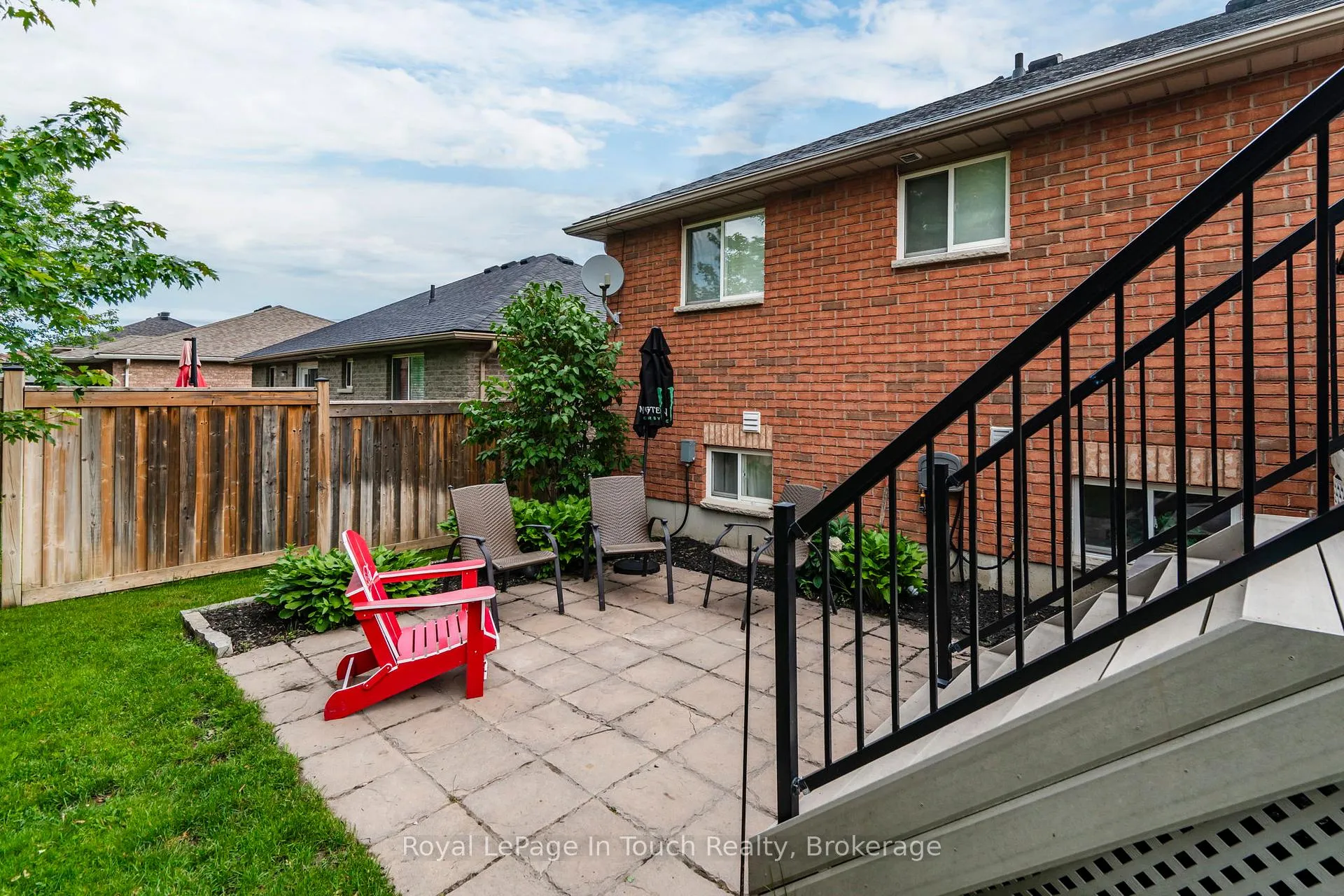 Photo 23 of 101 Crompton Drive, Barrie, Little Lake — HOMEH