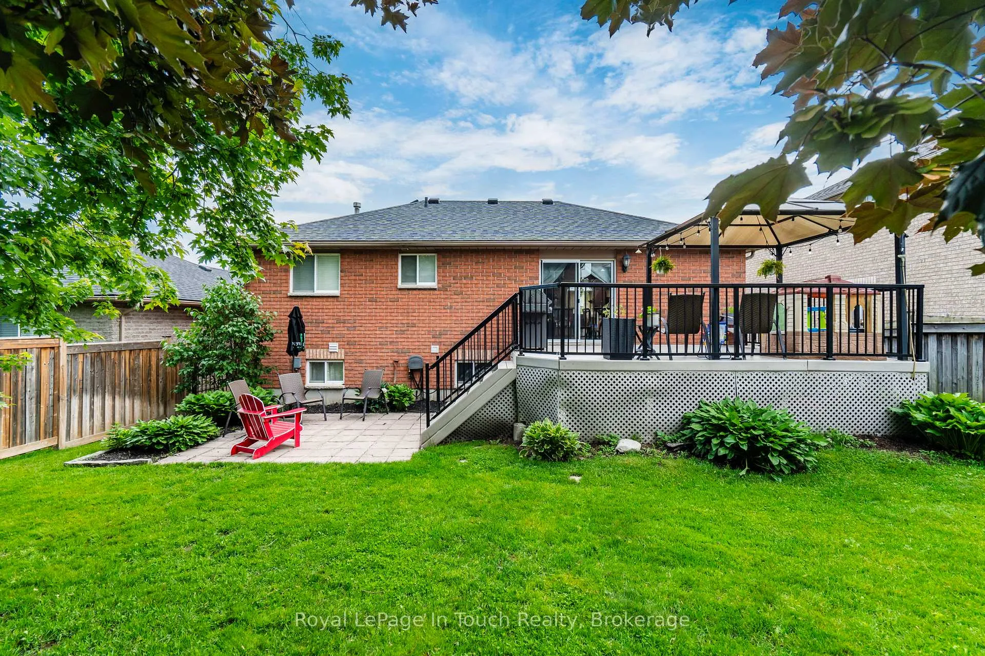 Photo 24 of 101 Crompton Drive, Barrie, Little Lake — HOMEH