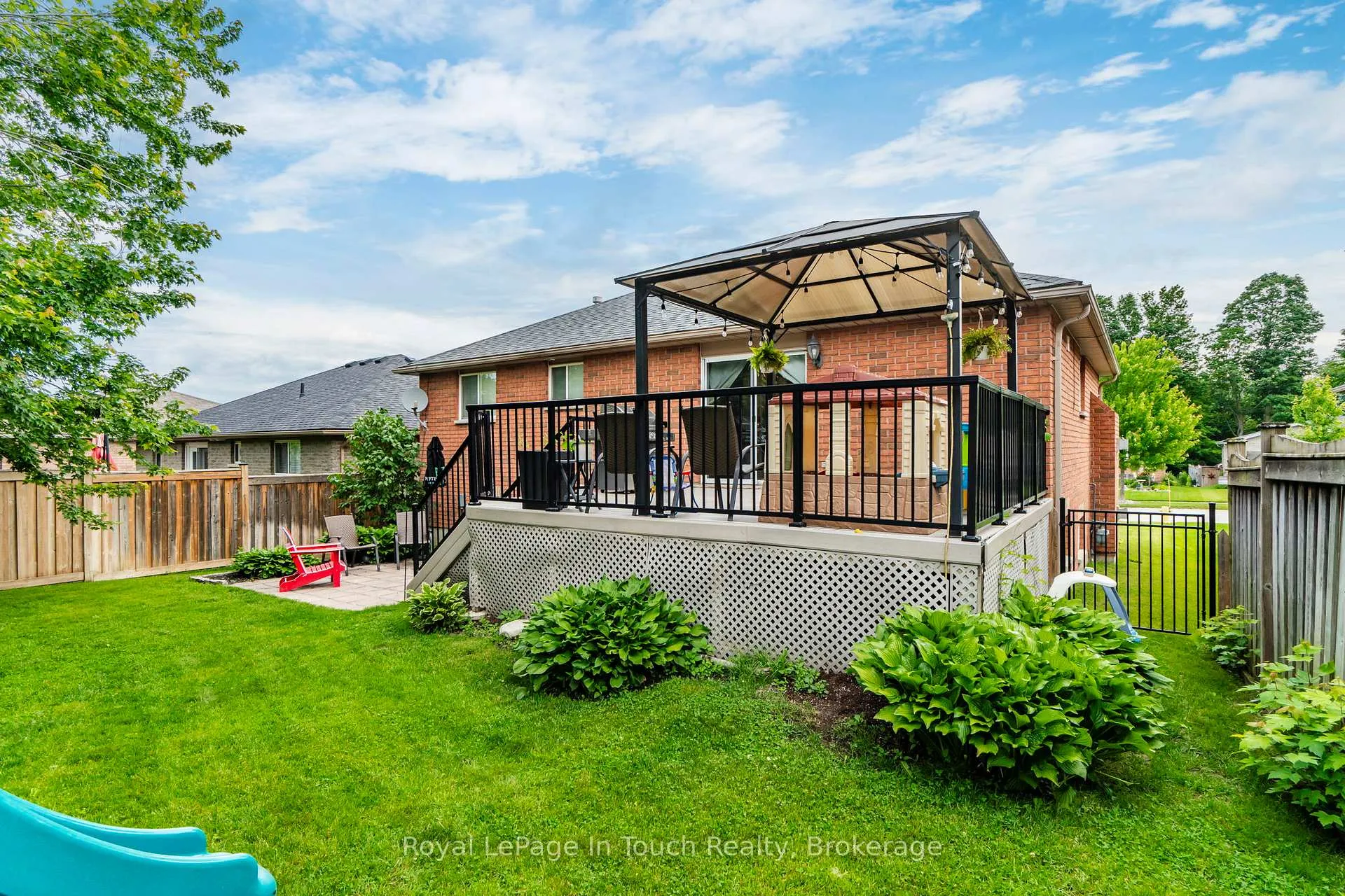 Photo 26 of 101 Crompton Drive, Barrie, Little Lake — HOMEH