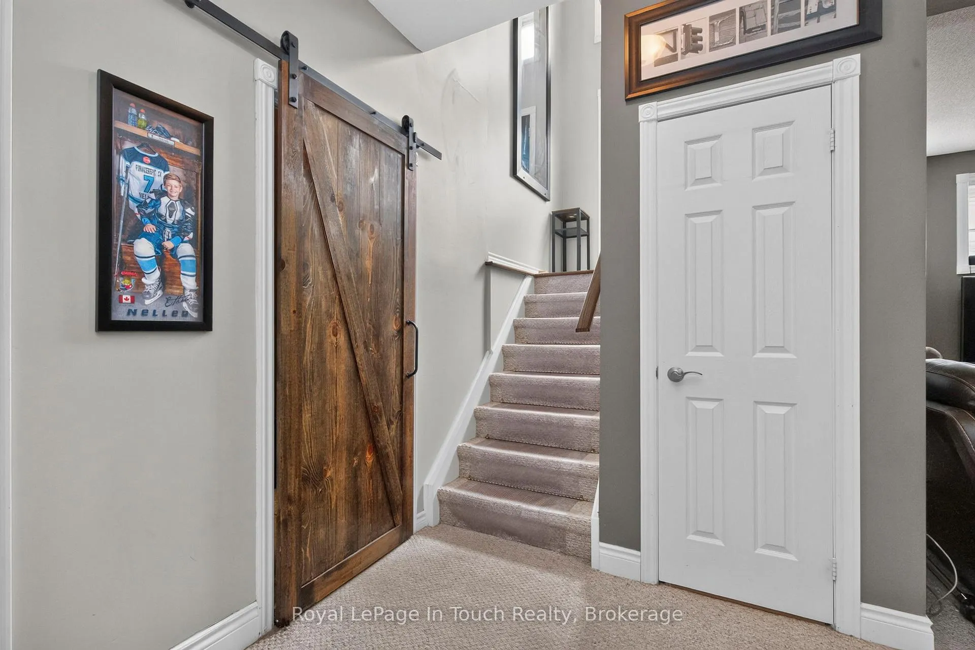 Photo 29 of 101 Crompton Drive, Barrie, Little Lake — HOMEH
