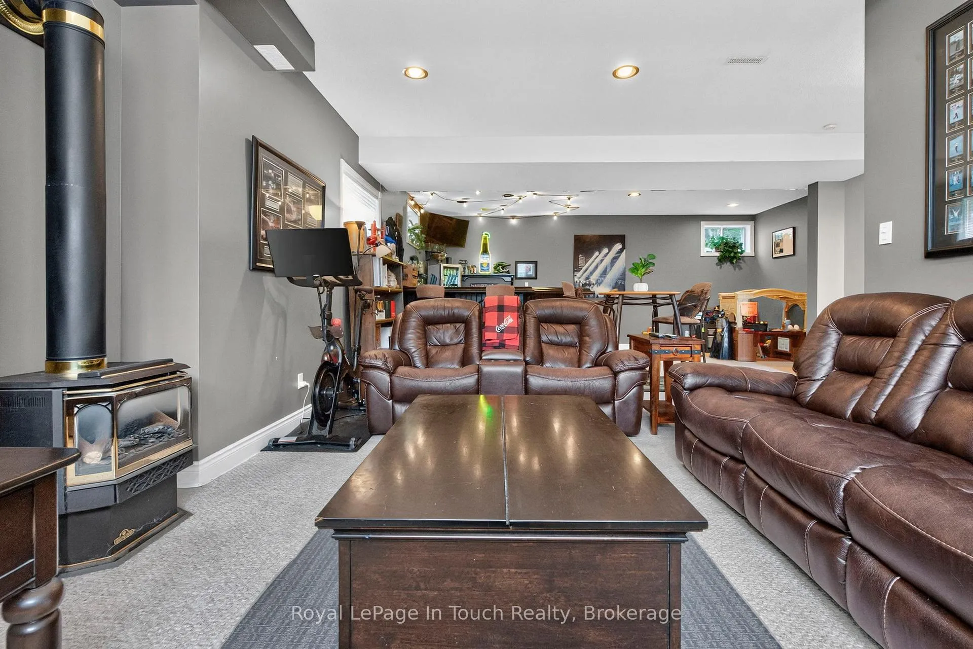 Photo 31 of 101 Crompton Drive, Barrie, Little Lake — HOMEH