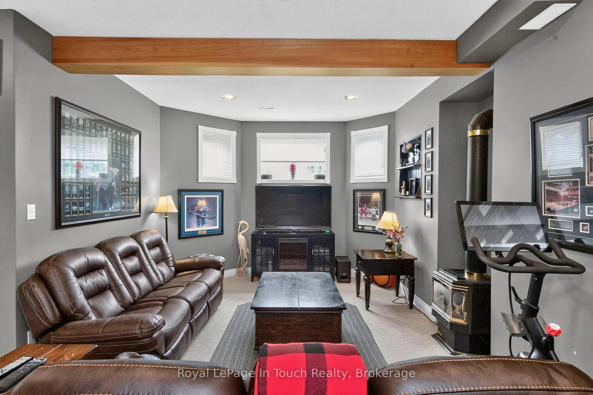 Photo 32 of 101 Crompton Drive, Barrie, Little Lake — HOMEH