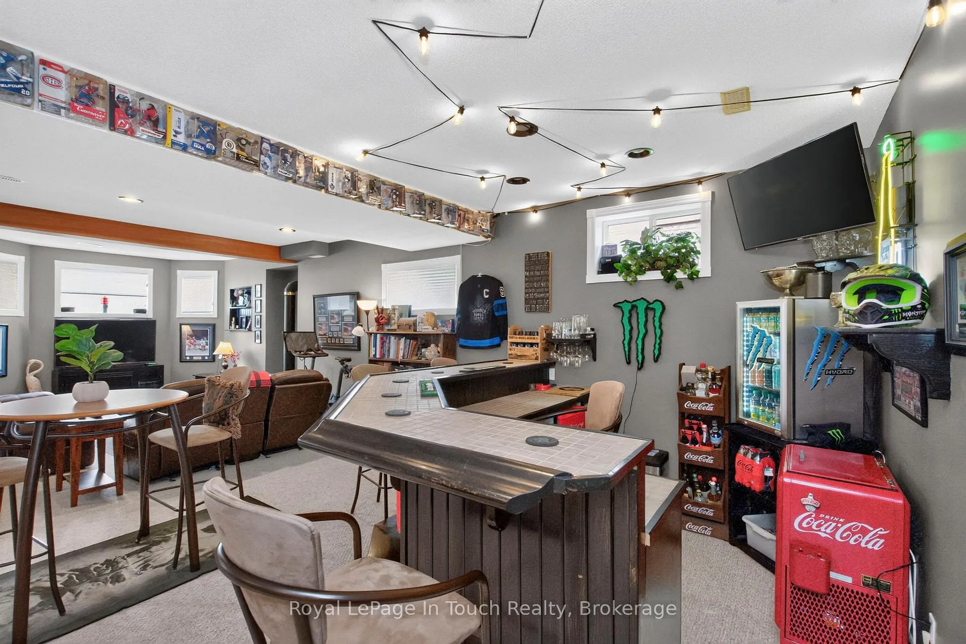 Photo 35 of 101 Crompton Drive, Barrie, Little Lake — HOMEH