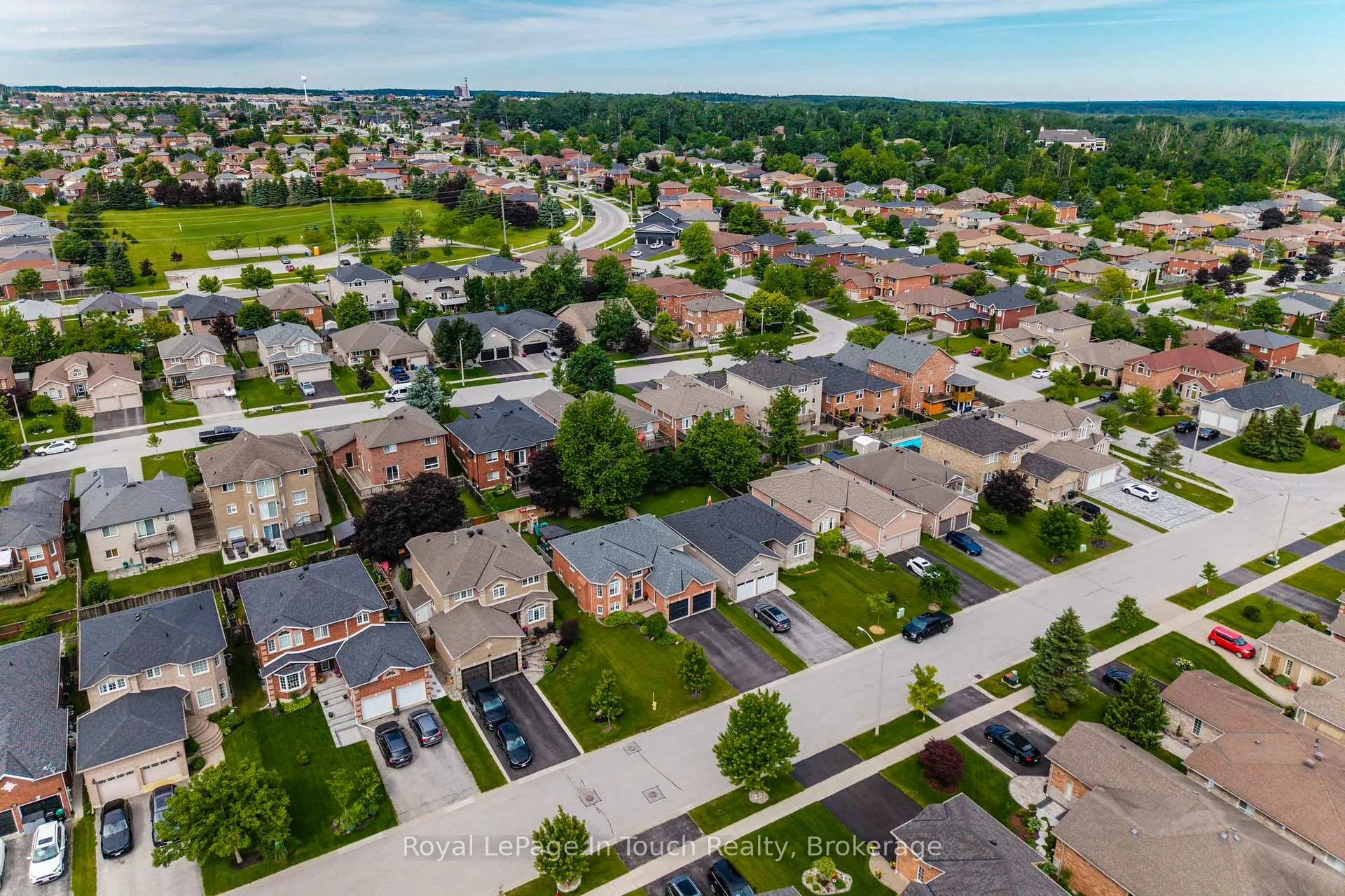 Photo 39 of 101 Crompton Drive, Barrie, Little Lake — HOMEH