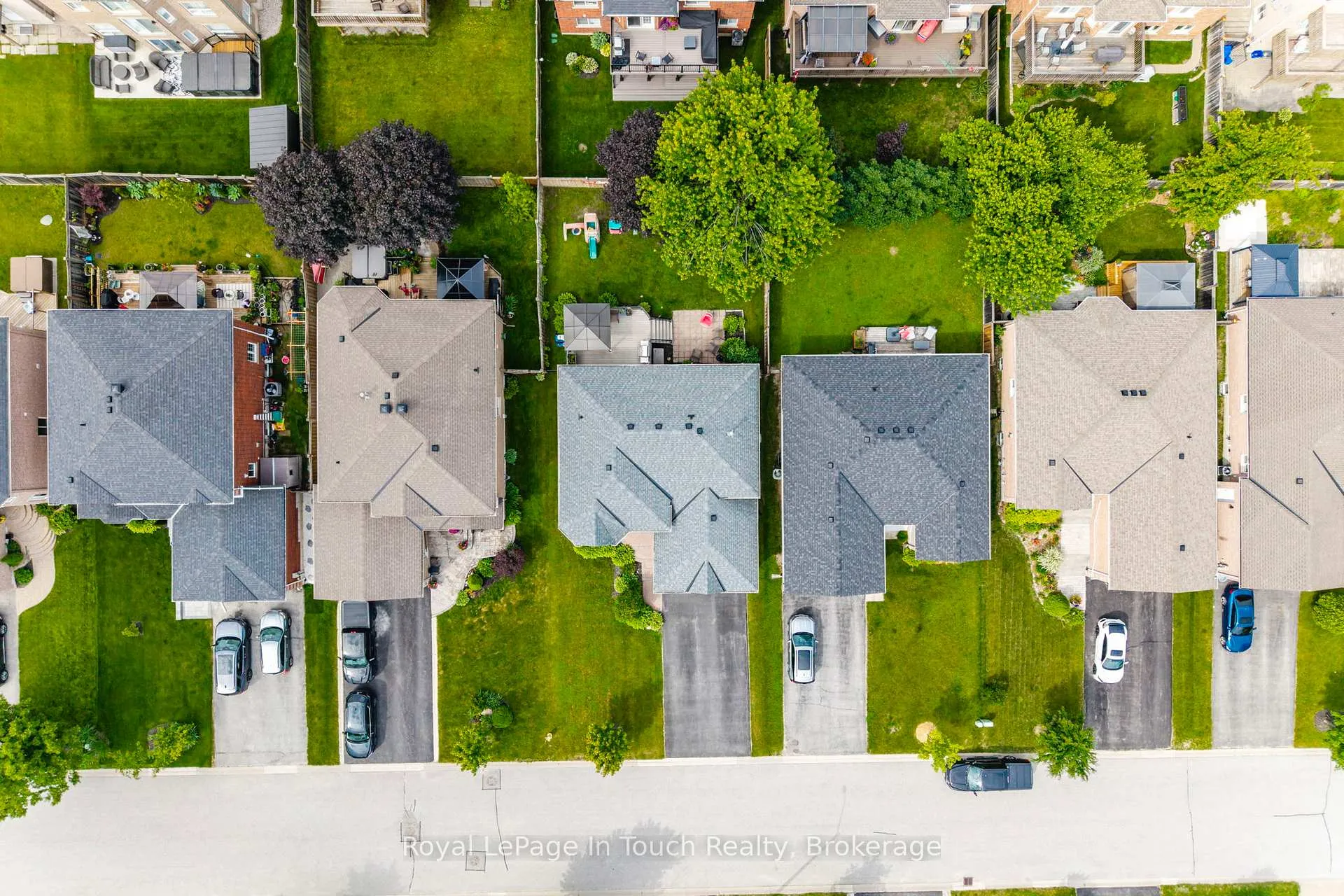 Photo 43 of 101 Crompton Drive, Barrie, Little Lake — HOMEH