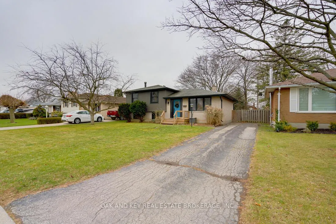 Photo 2 of 13 Dunwich Drive, St. Thomas — HOMEH
