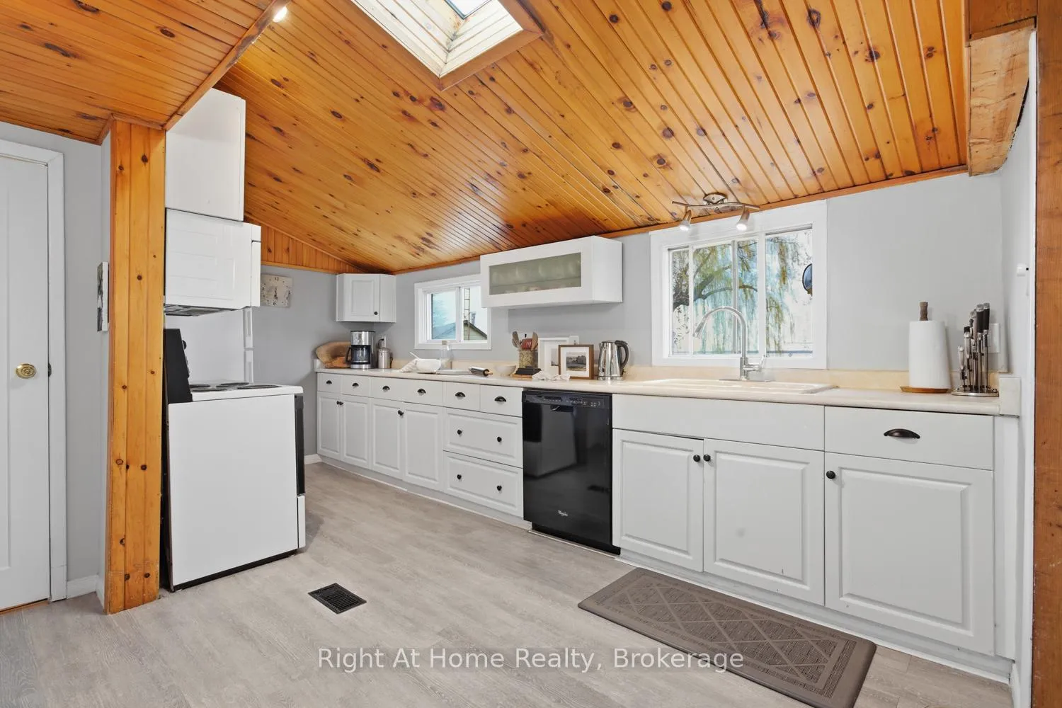 Photo 21 of 239 Aldred Drive, Scugog, Rural Scugog — HOMEH