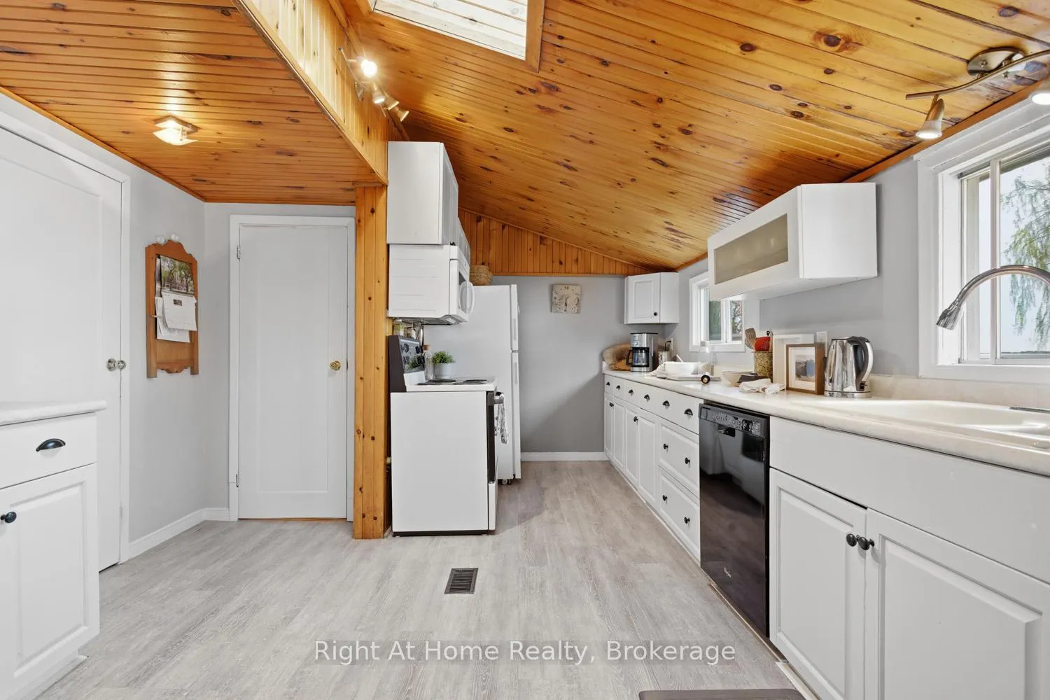 Photo 22 of 239 Aldred Drive, Scugog, Rural Scugog — HOMEH