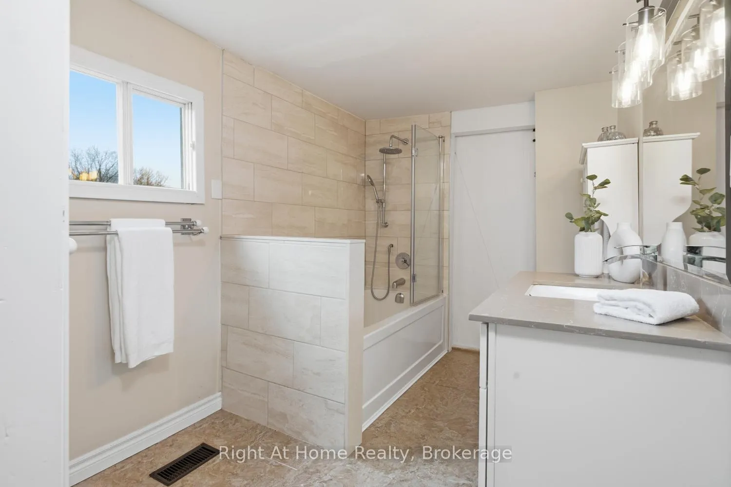 Photo 27 of 239 Aldred Drive, Scugog, Rural Scugog — HOMEH
