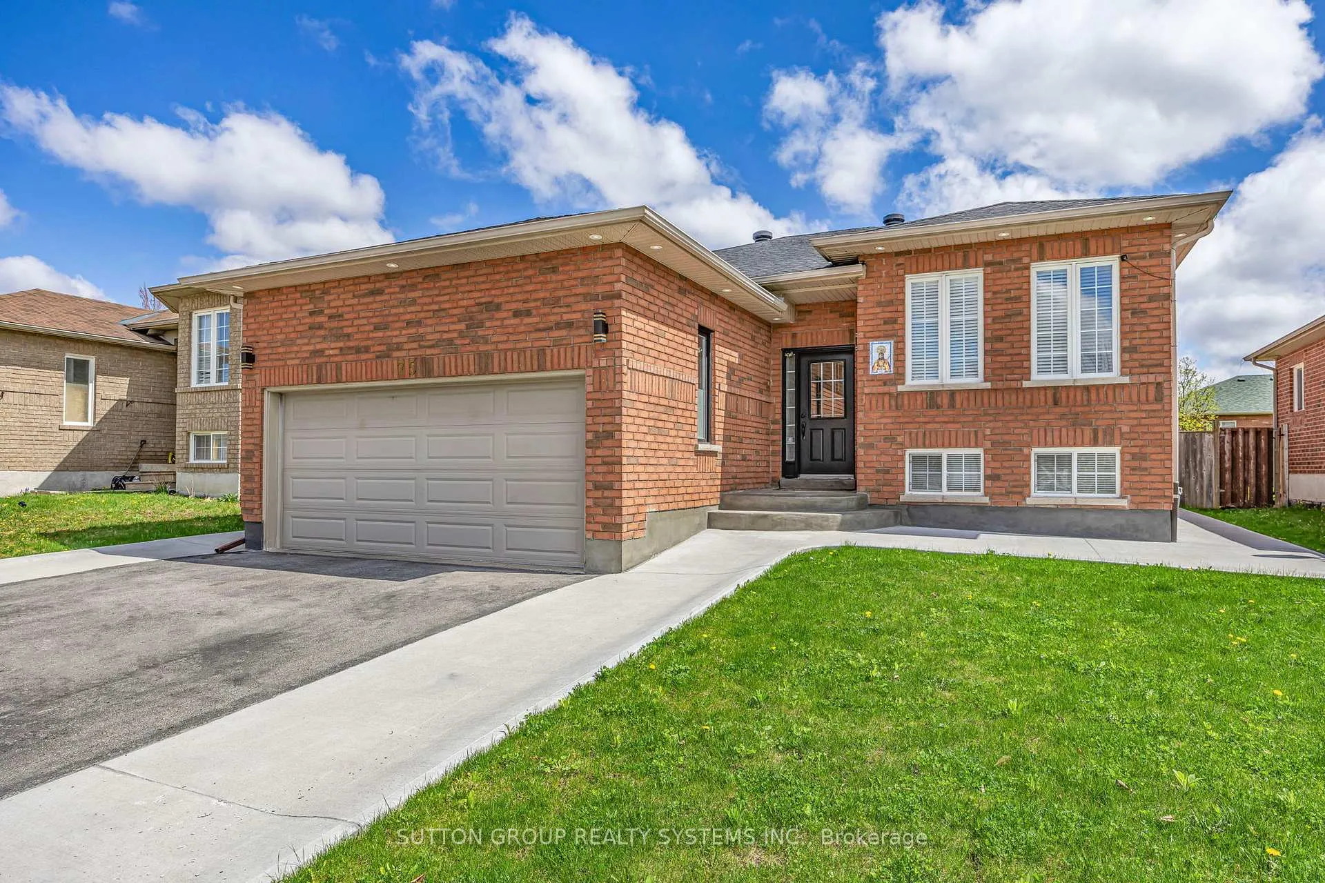 Photo 3 of 75 Coleman Drive, Barrie, Edgehill Drive — HOMEH