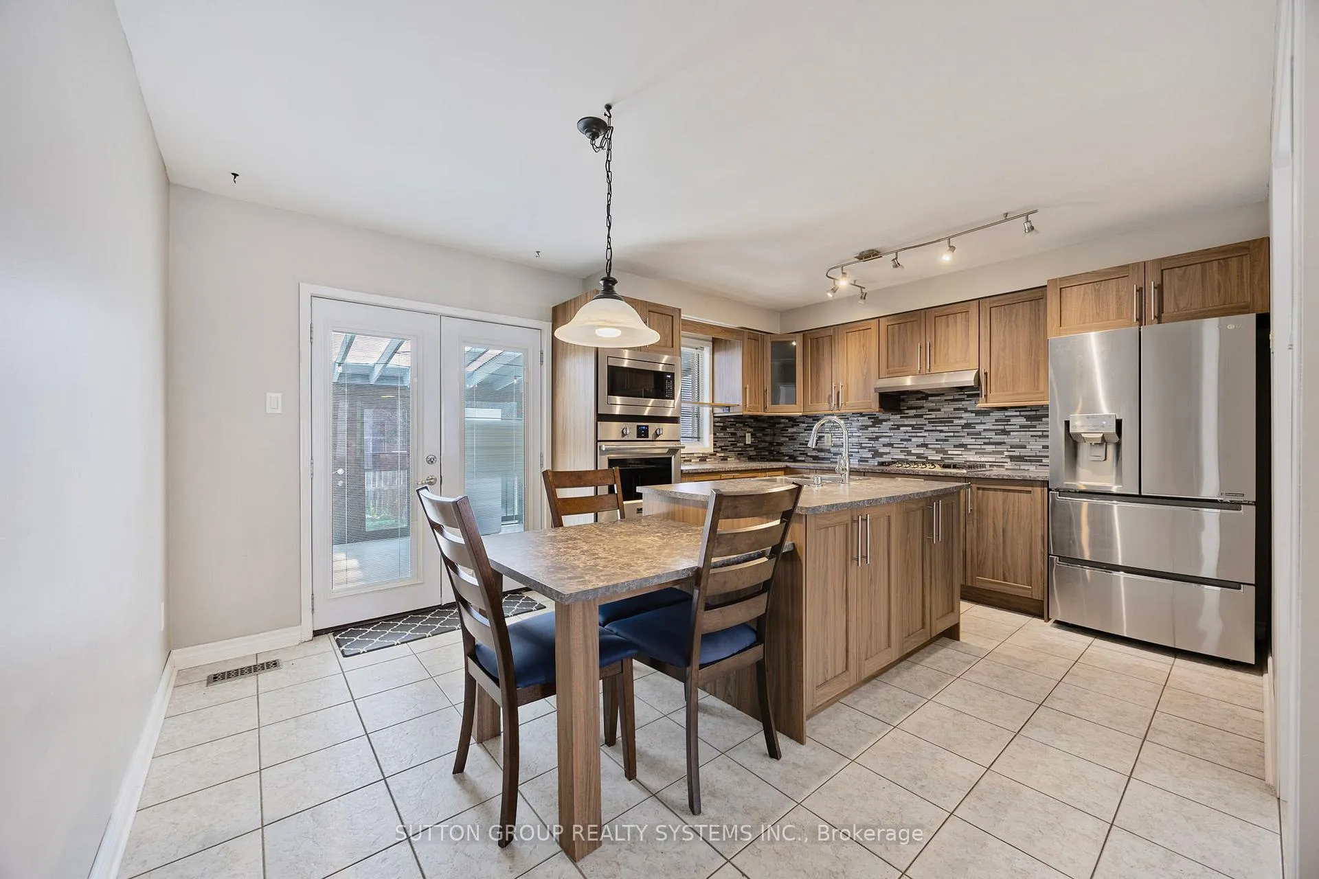 Photo 8 of 75 Coleman Drive, Barrie, Edgehill Drive — HOMEH