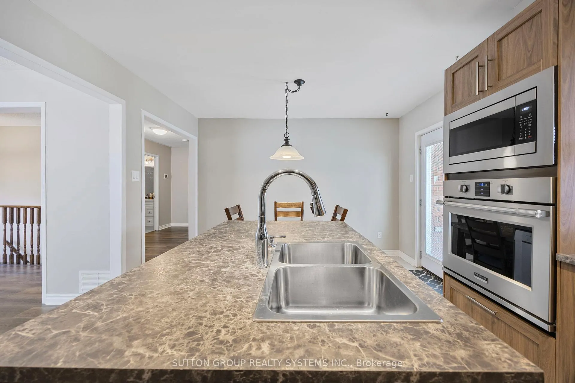 Photo 10 of 75 Coleman Drive, Barrie, Edgehill Drive — HOMEH