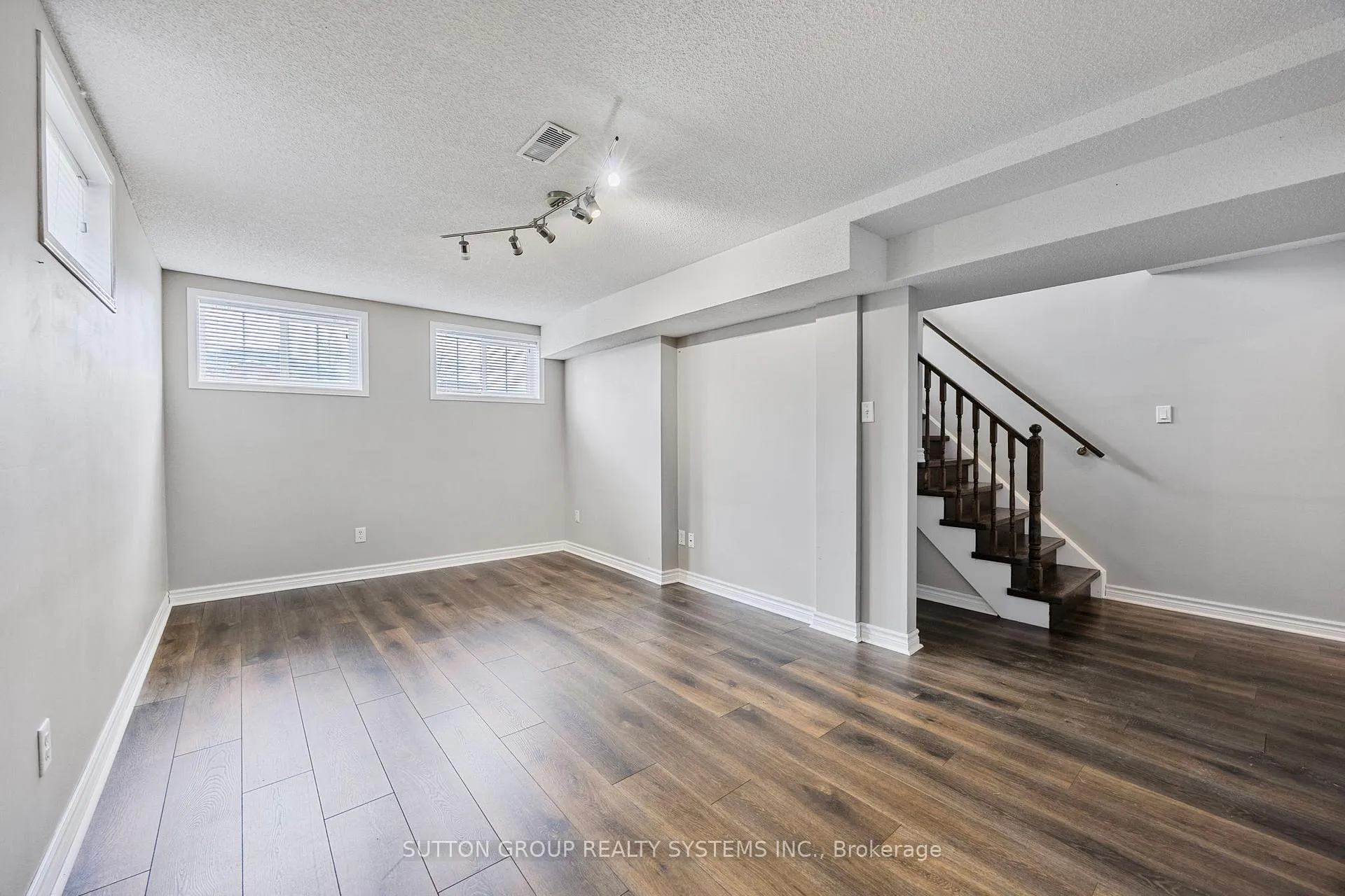 Photo 26 of 75 Coleman Drive, Barrie, Edgehill Drive — HOMEH