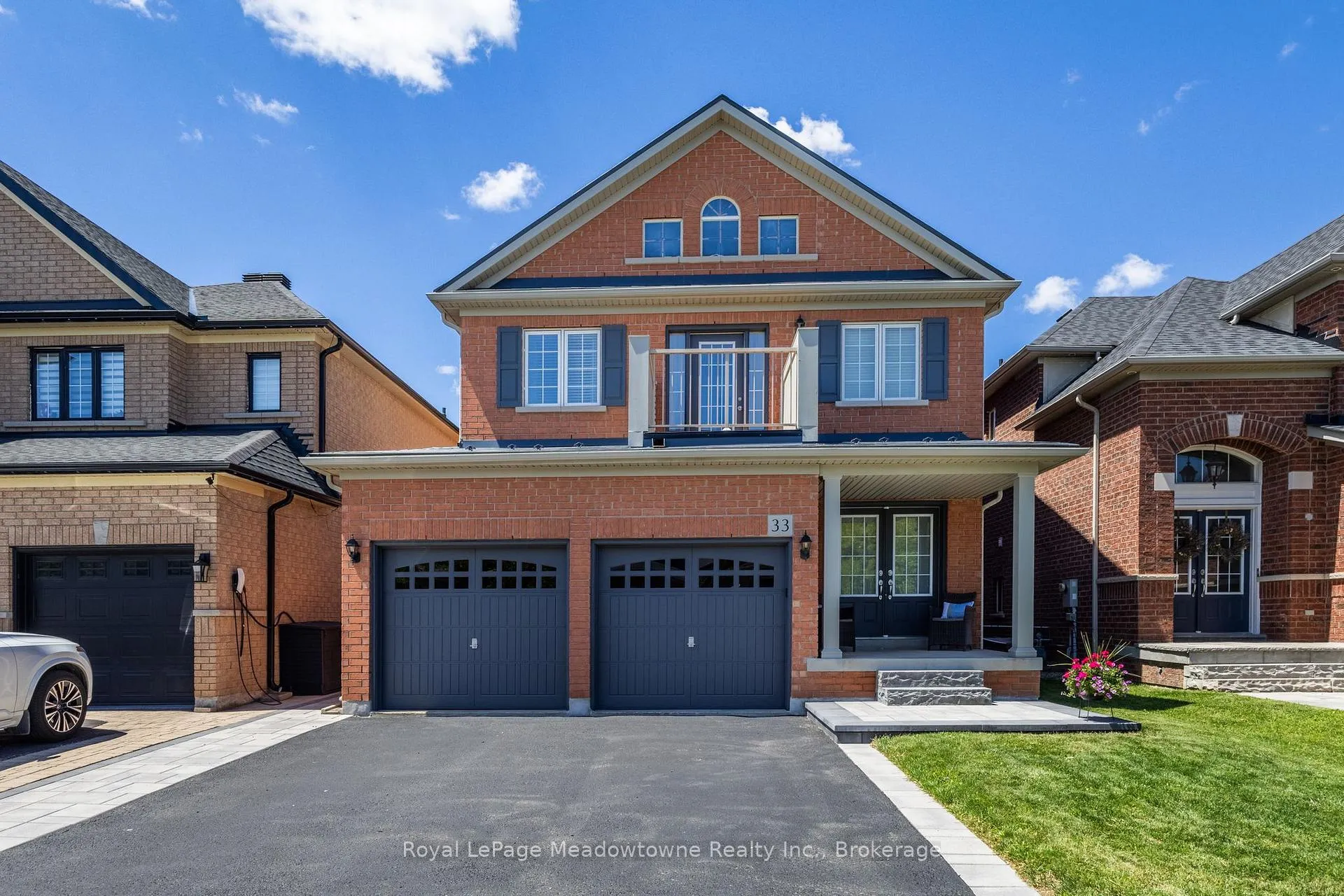 Photo 2 of 33 Milfoil Street, Halton Hills, Georgetown — HOMEH