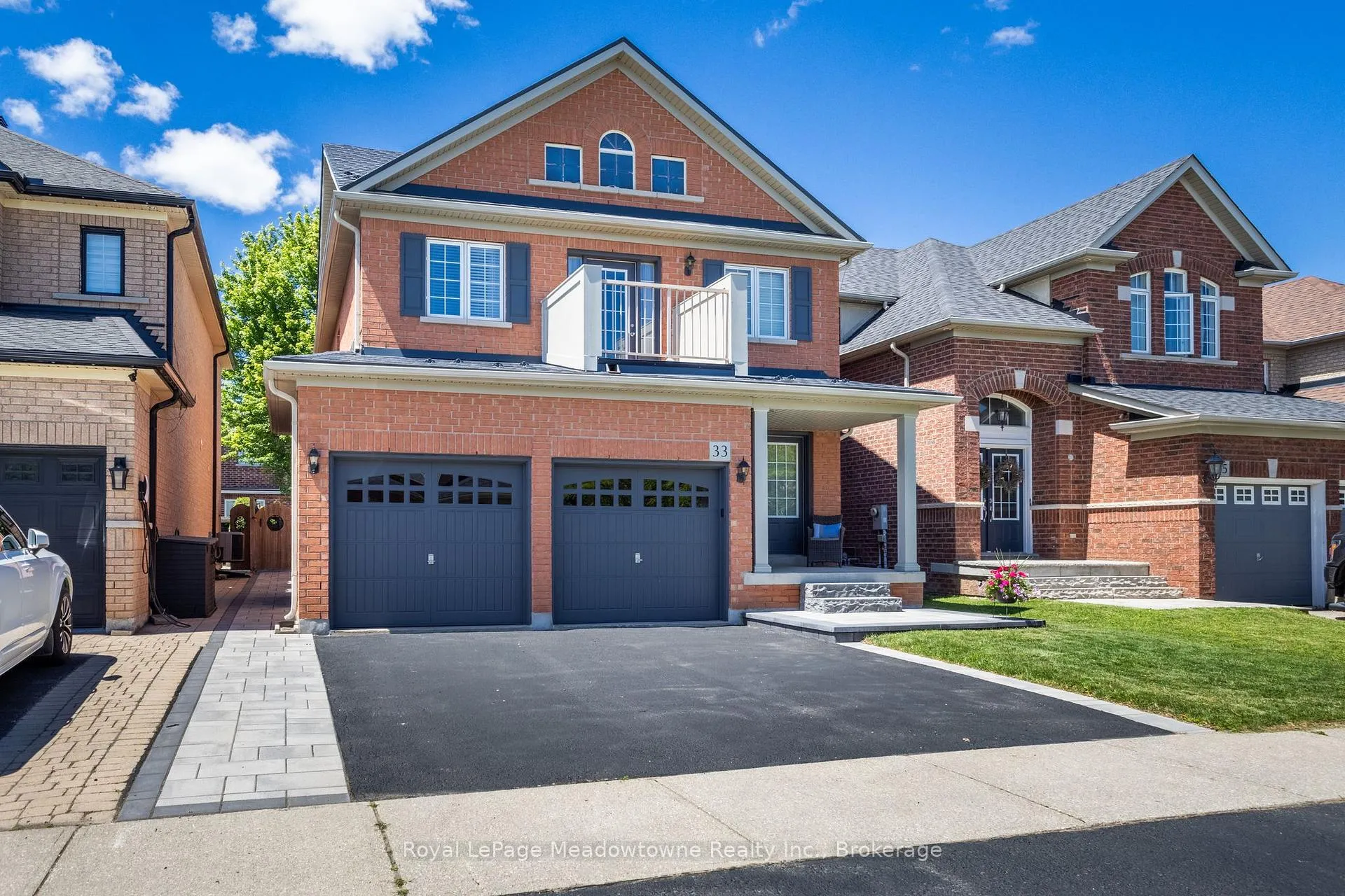 Photo 3 of 33 Milfoil Street, Halton Hills, Georgetown — HOMEH