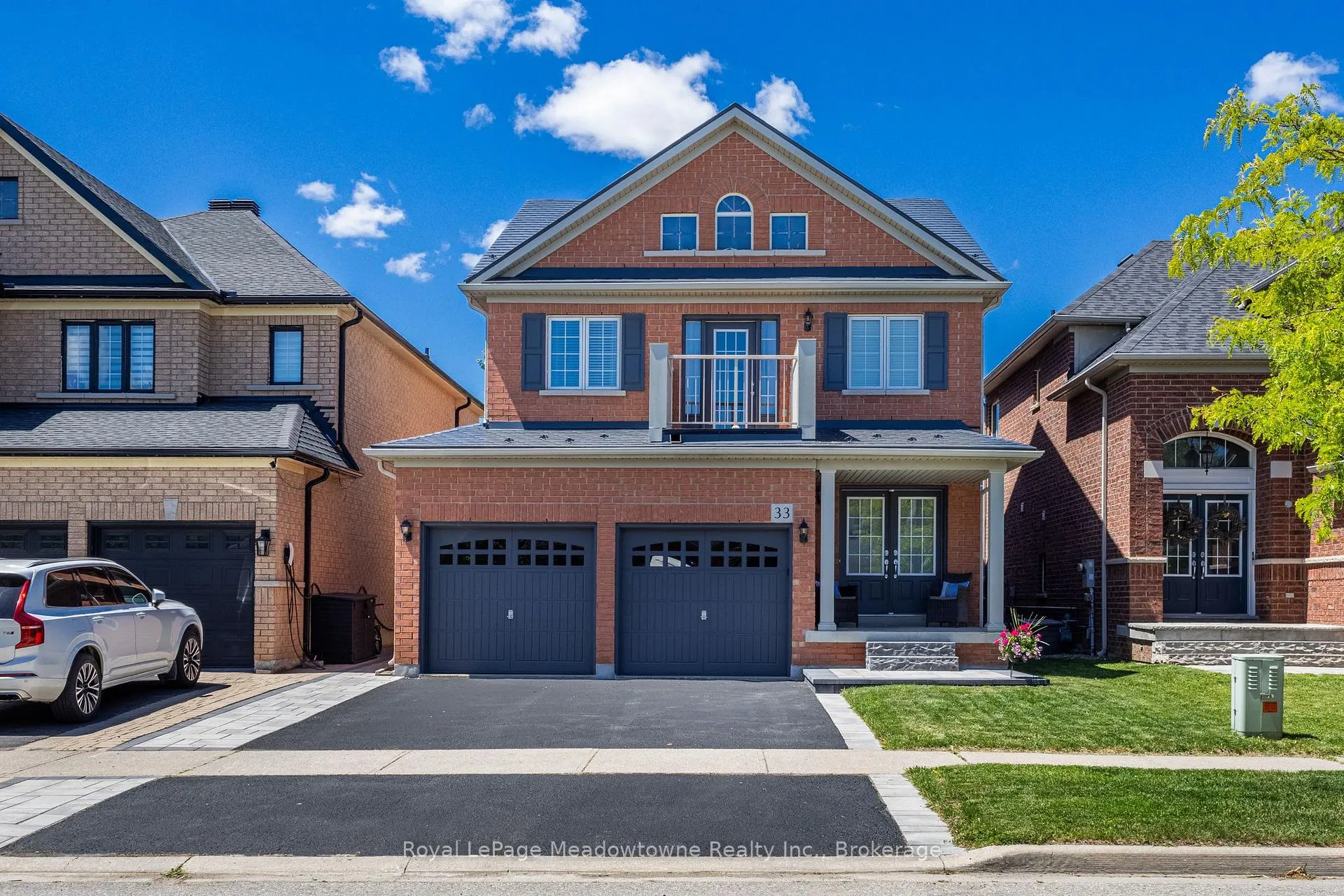 Photo 4 of 33 Milfoil Street, Halton Hills, Georgetown — HOMEH