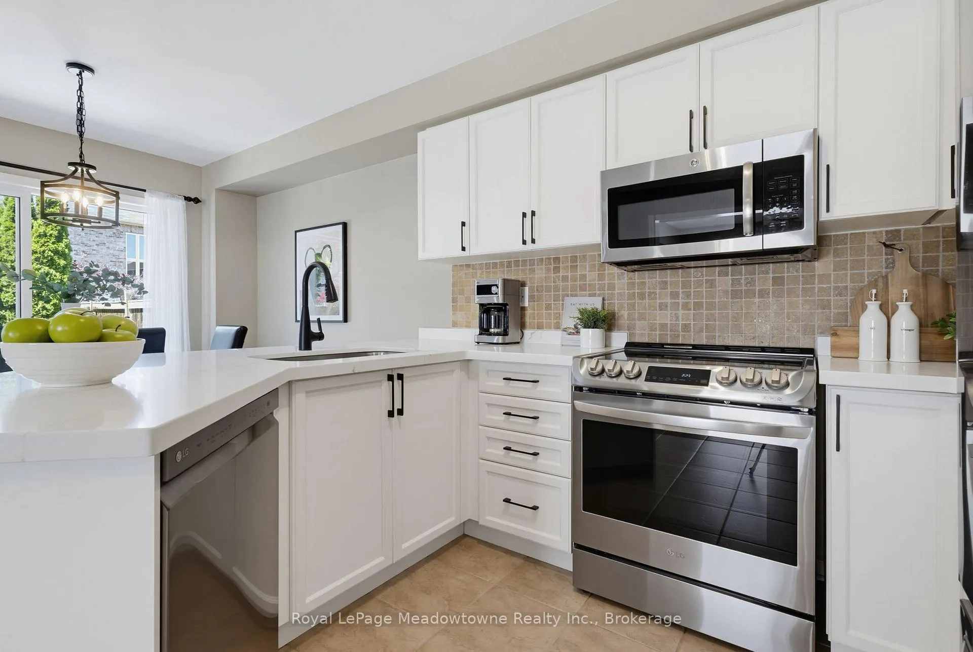 Photo 10 of 33 Milfoil Street, Halton Hills, Georgetown — HOMEH