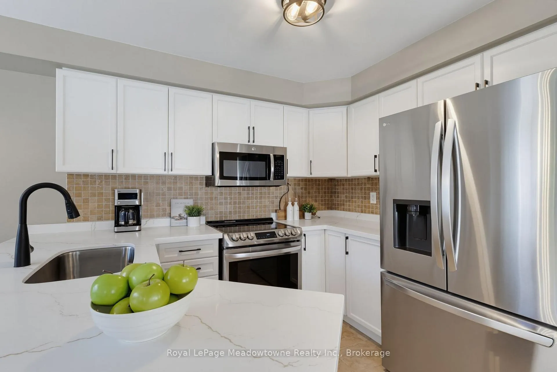 Photo 12 of 33 Milfoil Street, Halton Hills, Georgetown — HOMEH