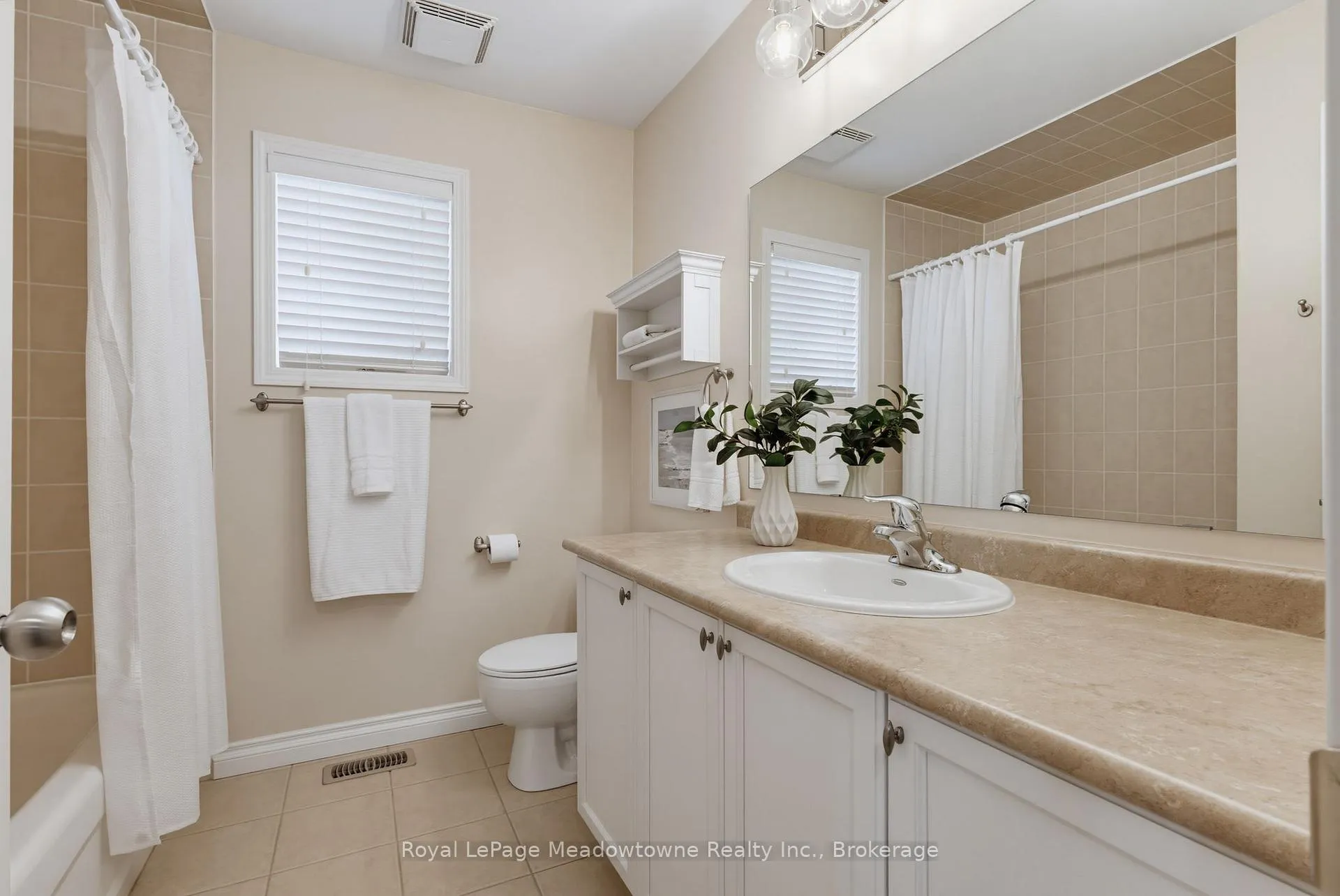 Photo 26 of 33 Milfoil Street, Halton Hills, Georgetown — HOMEH