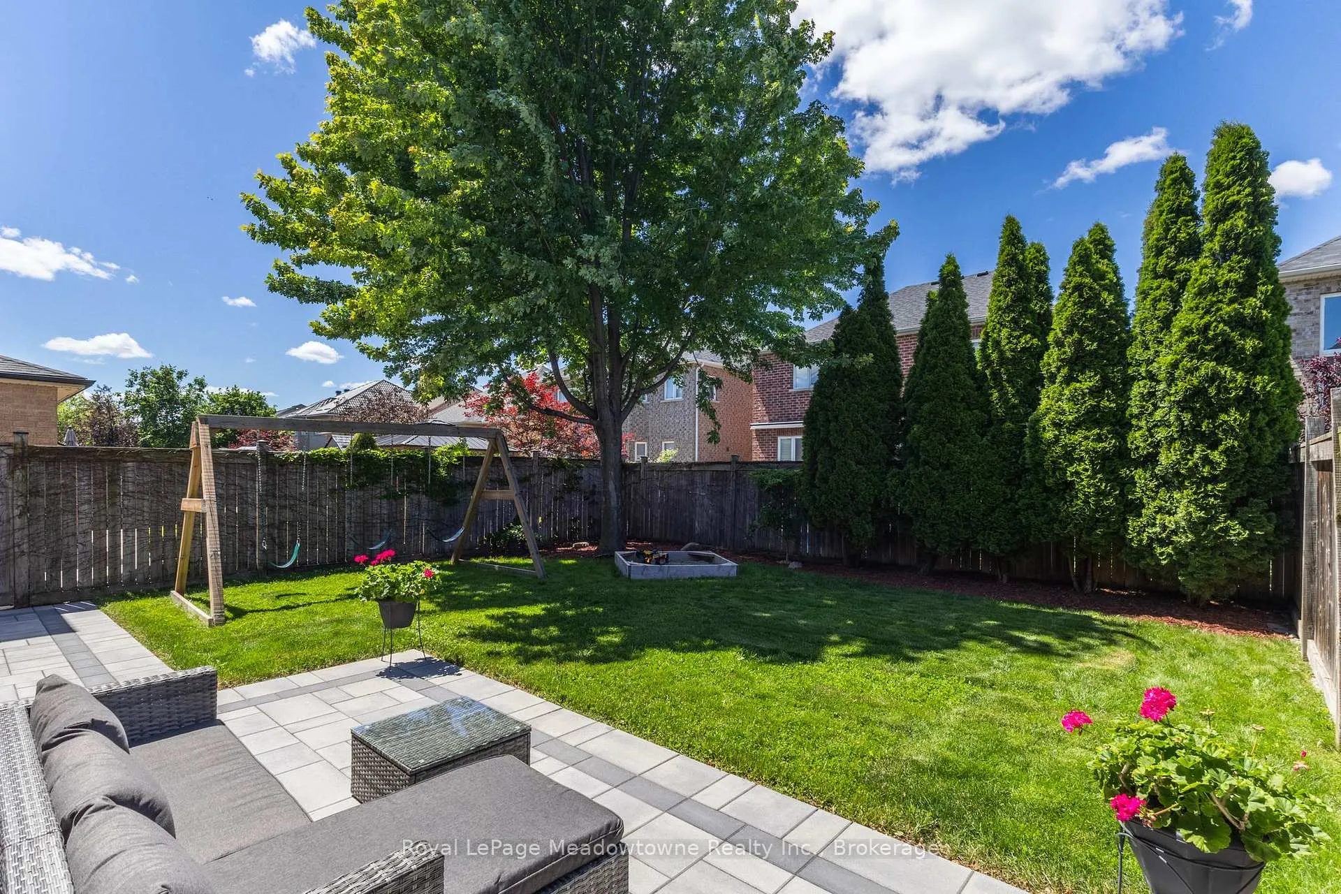 Photo 35 of 33 Milfoil Street, Halton Hills, Georgetown — HOMEH