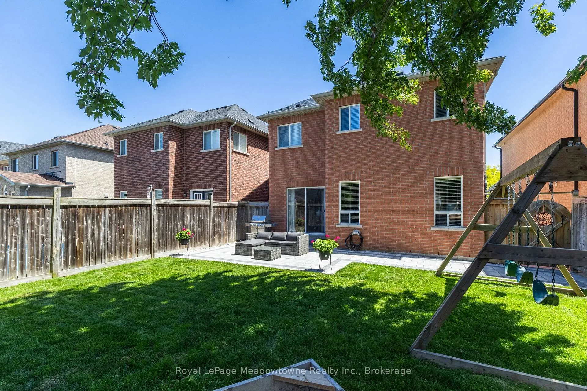 Photo 38 of 33 Milfoil Street, Halton Hills, Georgetown — HOMEH