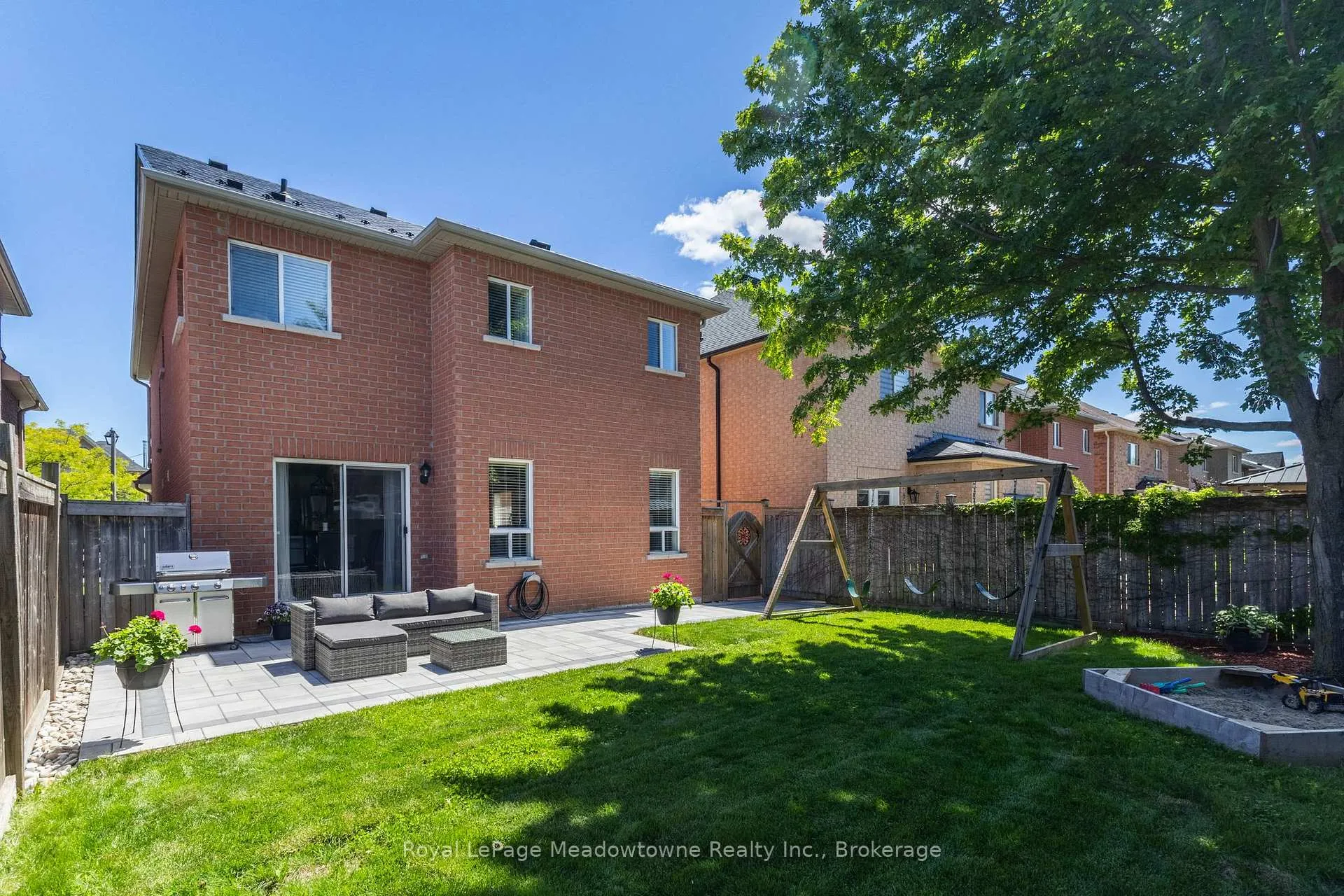 Photo 39 of 33 Milfoil Street, Halton Hills, Georgetown — HOMEH