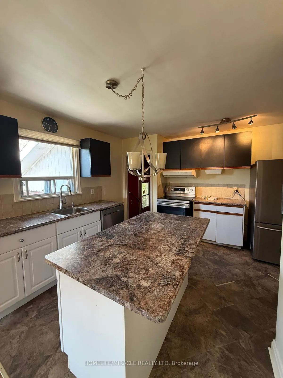 Photo 17 of 88 Crestview Avenue, Belleville, Belleville Ward — HOMEH