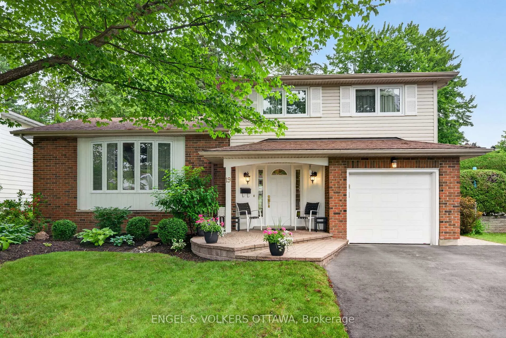 Photo 1 of 19 Woodhill Crescent, Ottawa, Blackburn Hamlet — HOMEH