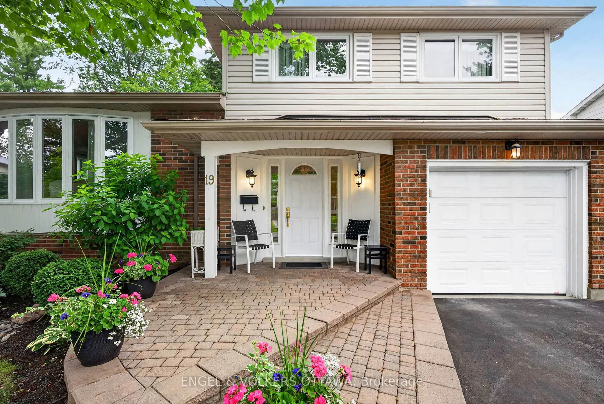 Photo 2 of 19 Woodhill Crescent, Ottawa, Blackburn Hamlet — HOMEH