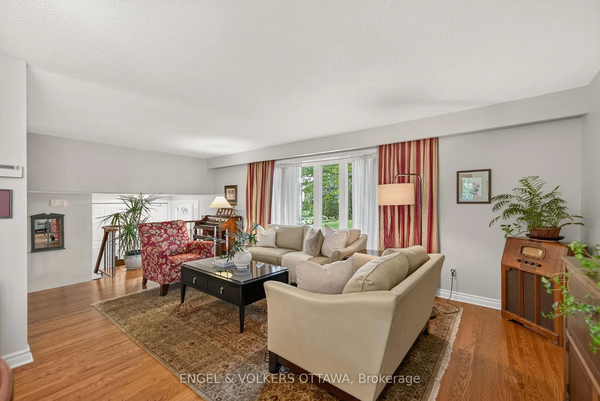Photo 7 of 19 Woodhill Crescent, Ottawa, Blackburn Hamlet — HOMEH
