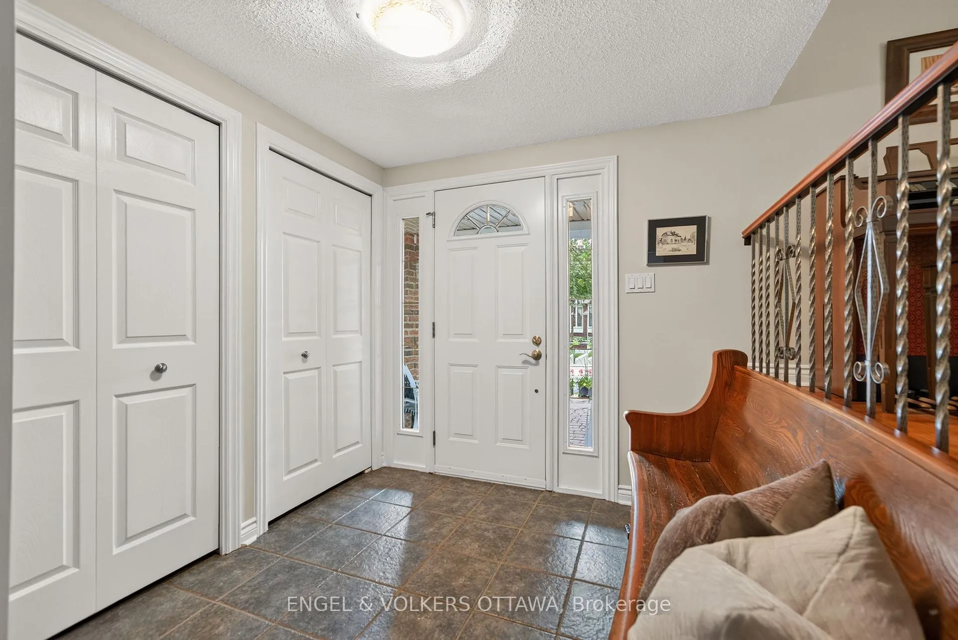Photo 11 of 19 Woodhill Crescent, Ottawa, Blackburn Hamlet — HOMEH