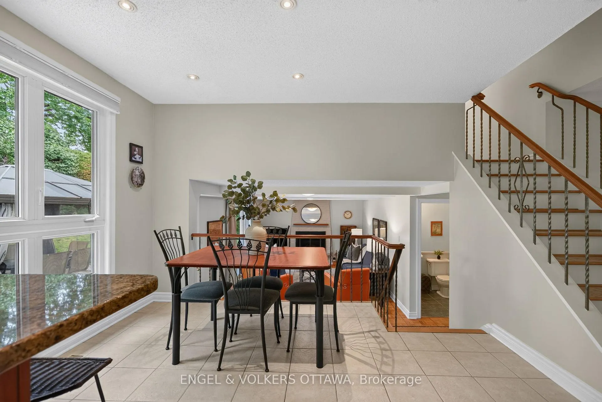 Photo 15 of 19 Woodhill Crescent, Ottawa, Blackburn Hamlet — HOMEH