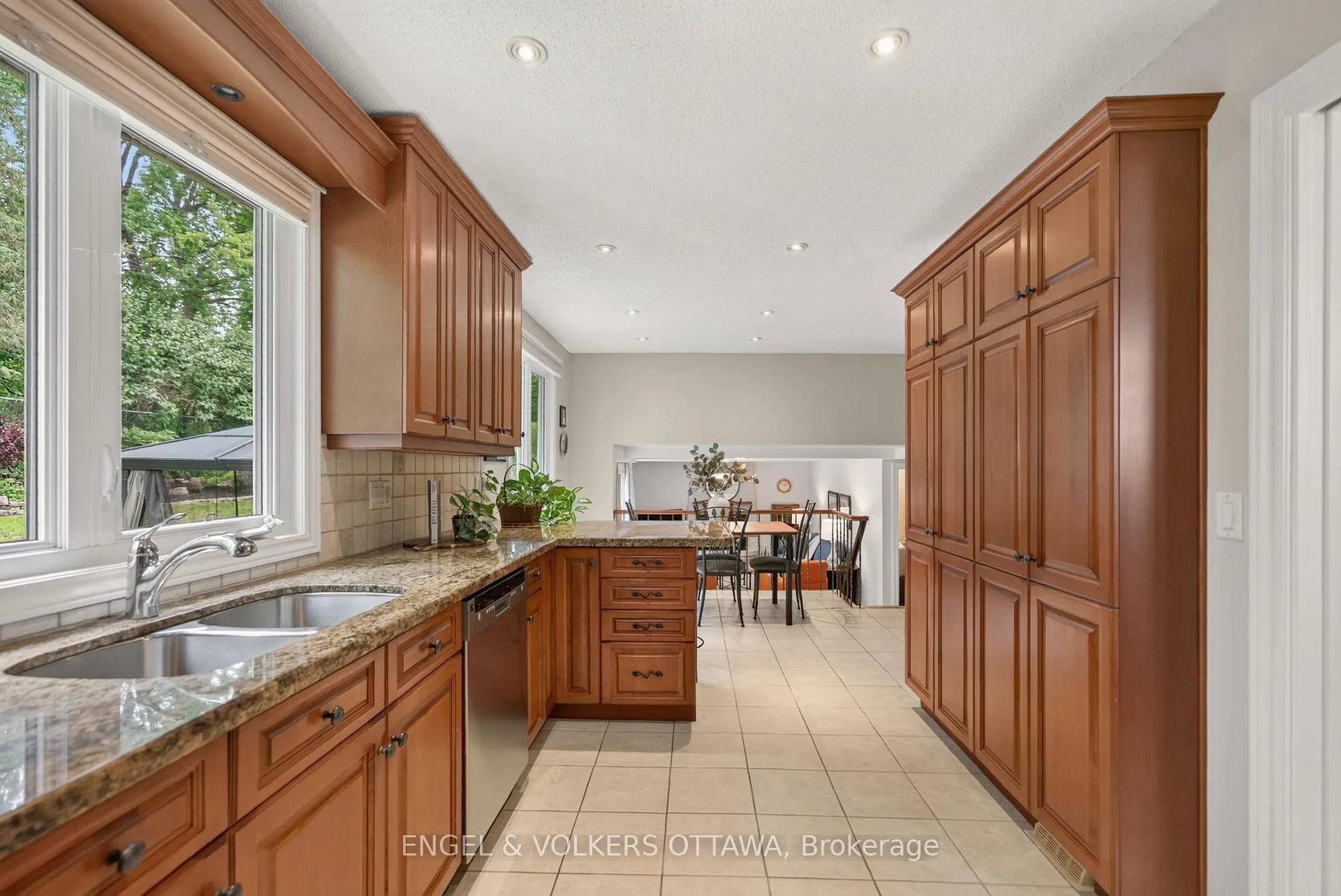 Photo 17 of 19 Woodhill Crescent, Ottawa, Blackburn Hamlet — HOMEH
