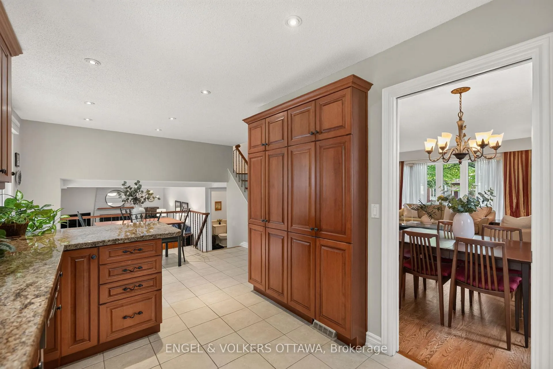 Photo 18 of 19 Woodhill Crescent, Ottawa, Blackburn Hamlet — HOMEH