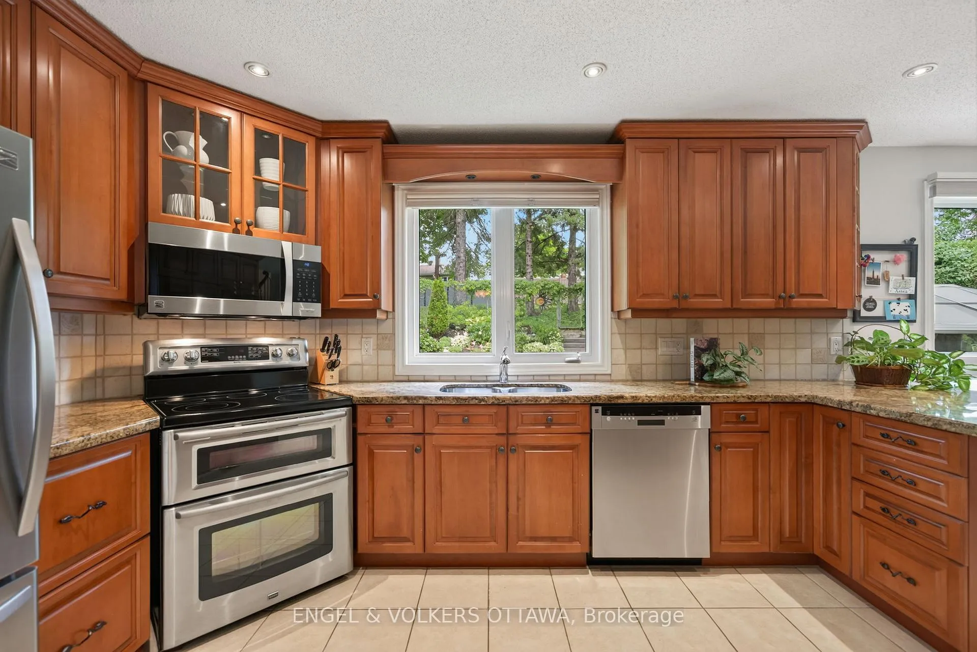 Photo 19 of 19 Woodhill Crescent, Ottawa, Blackburn Hamlet — HOMEH