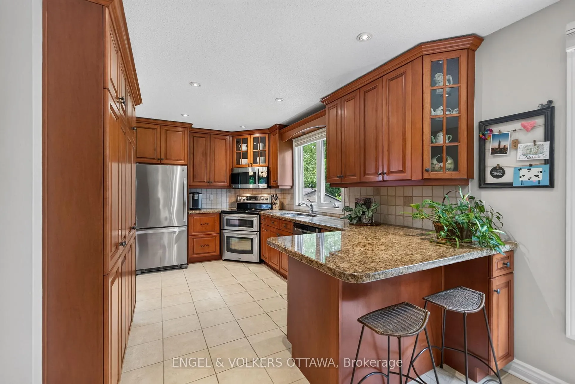 Photo 20 of 19 Woodhill Crescent, Ottawa, Blackburn Hamlet — HOMEH