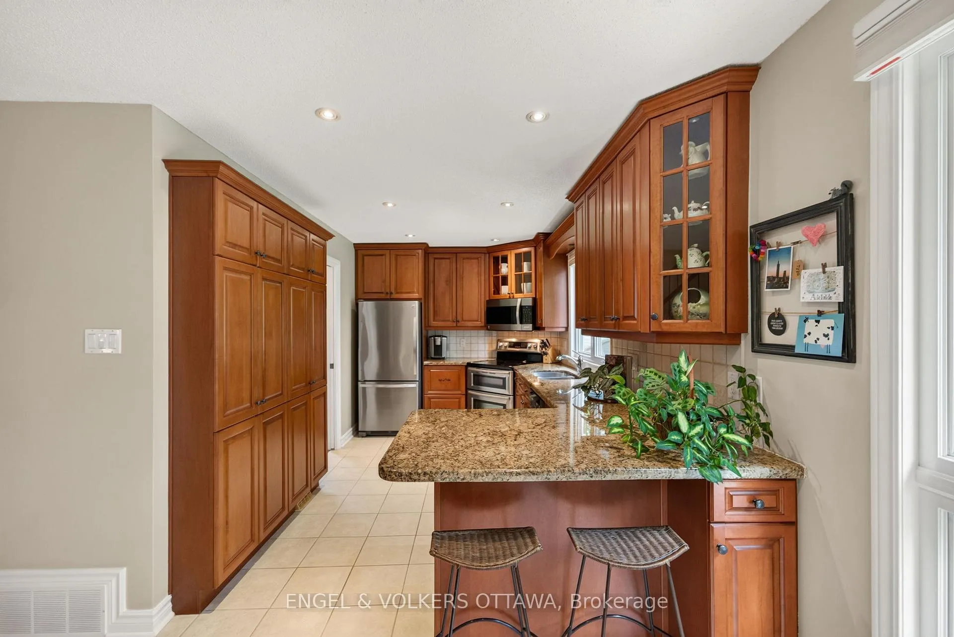 Photo 21 of 19 Woodhill Crescent, Ottawa, Blackburn Hamlet — HOMEH