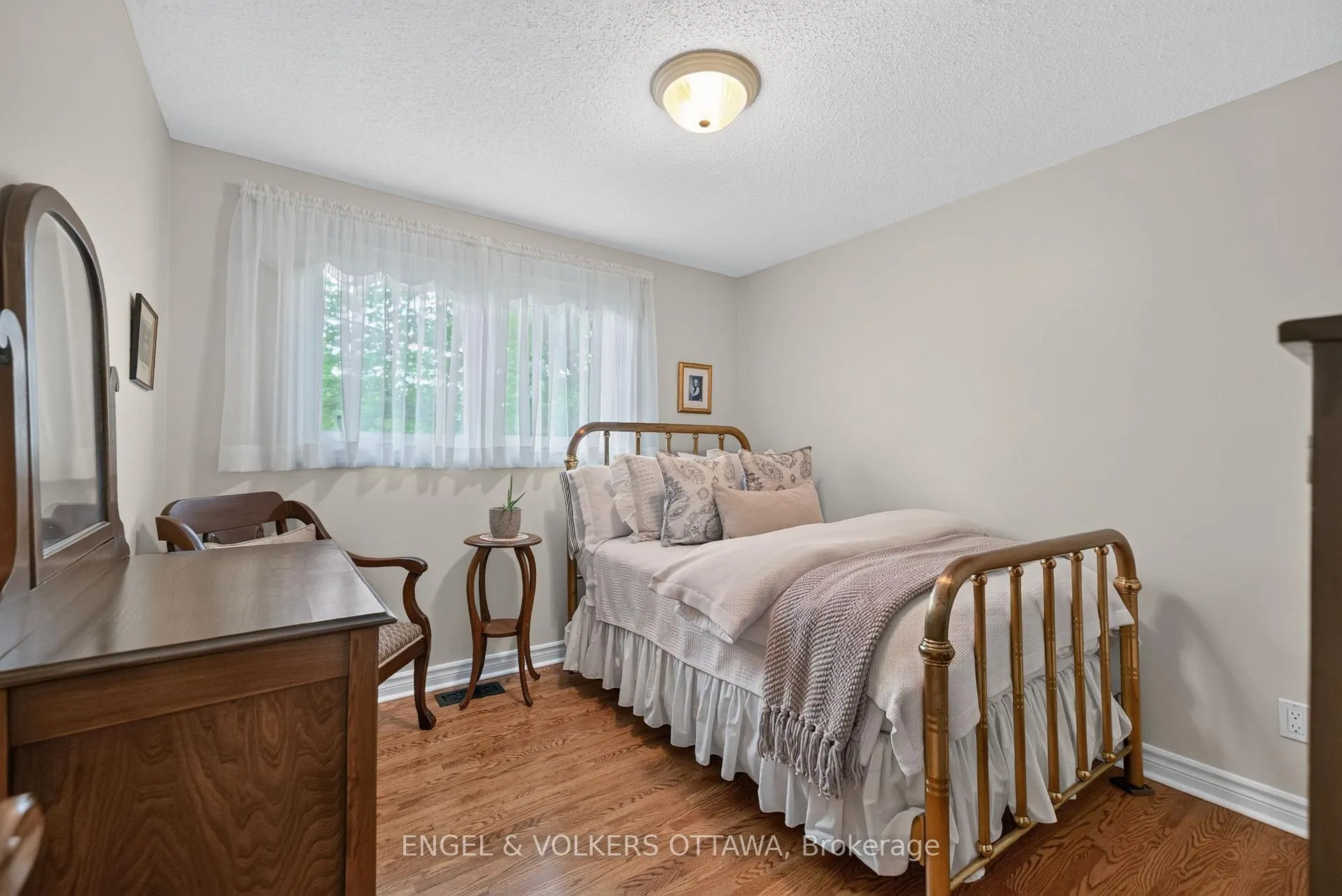 Photo 26 of 19 Woodhill Crescent, Ottawa, Blackburn Hamlet — HOMEH
