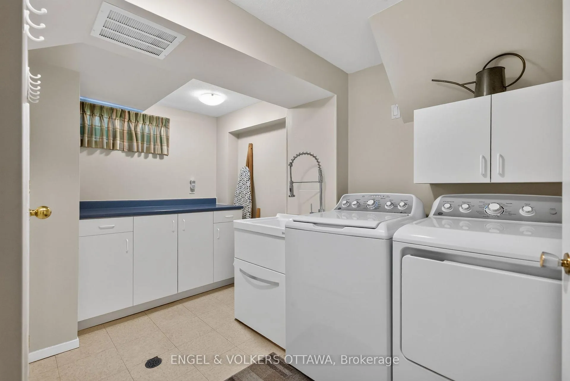 Photo 28 of 19 Woodhill Crescent, Ottawa, Blackburn Hamlet — HOMEH
