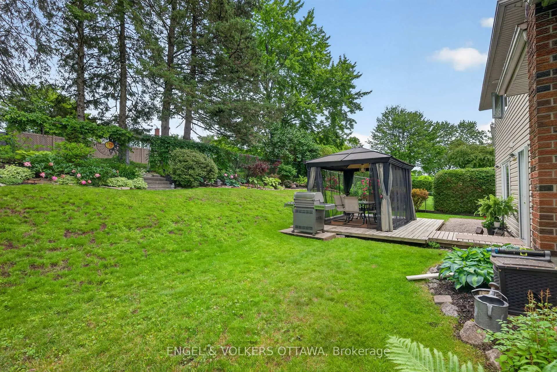 Photo 33 of 19 Woodhill Crescent, Ottawa, Blackburn Hamlet — HOMEH