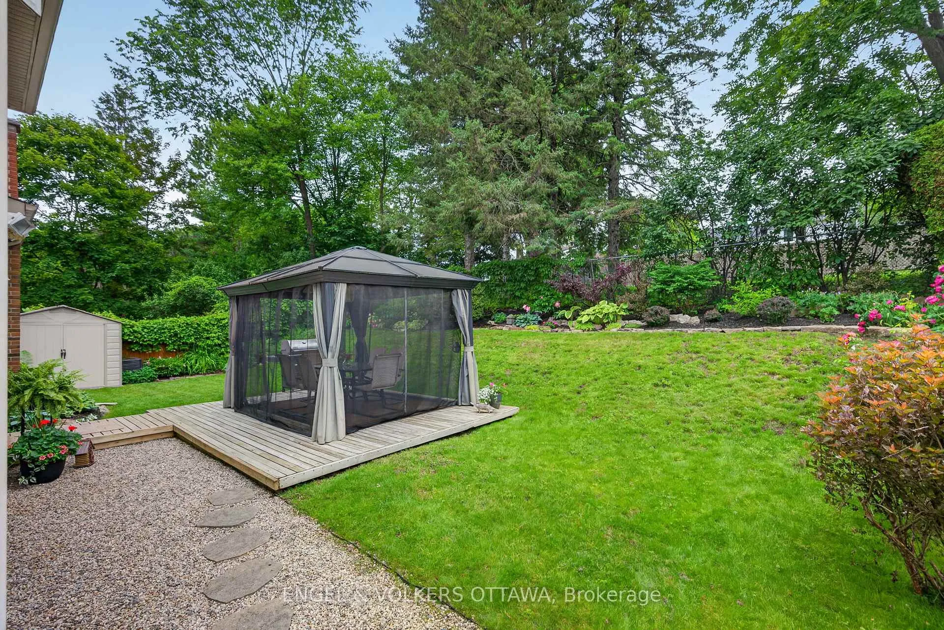 Photo 34 of 19 Woodhill Crescent, Ottawa, Blackburn Hamlet — HOMEH