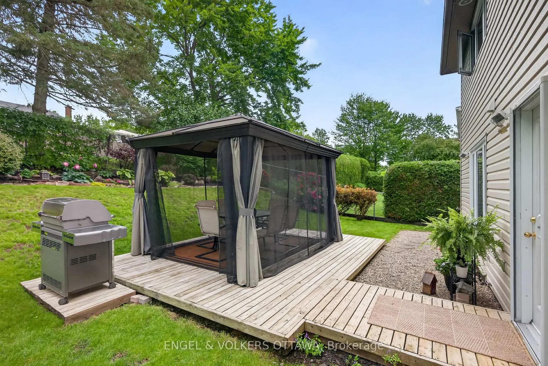 Photo 35 of 19 Woodhill Crescent, Ottawa, Blackburn Hamlet — HOMEH