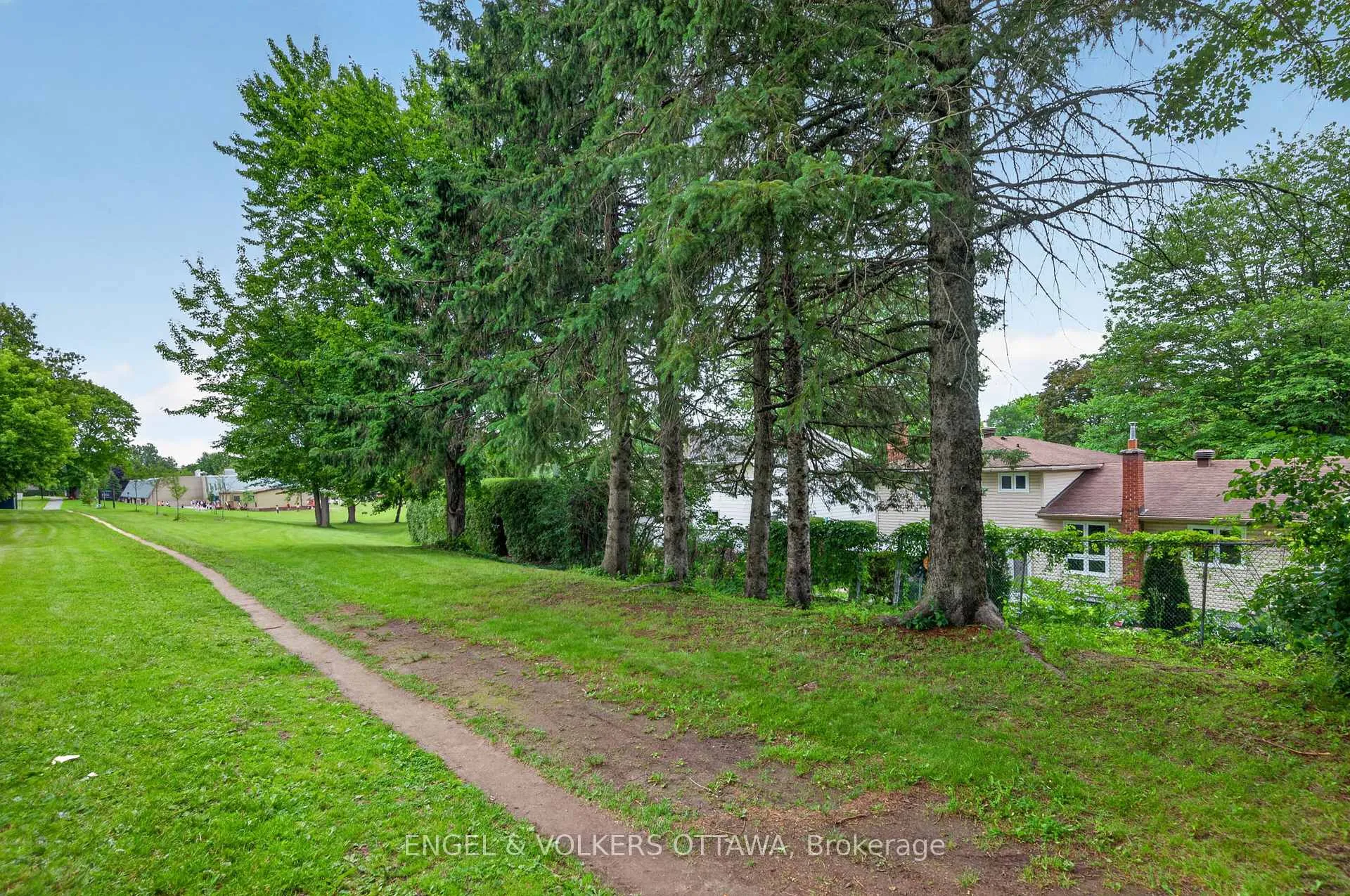 Photo 37 of 19 Woodhill Crescent, Ottawa, Blackburn Hamlet — HOMEH